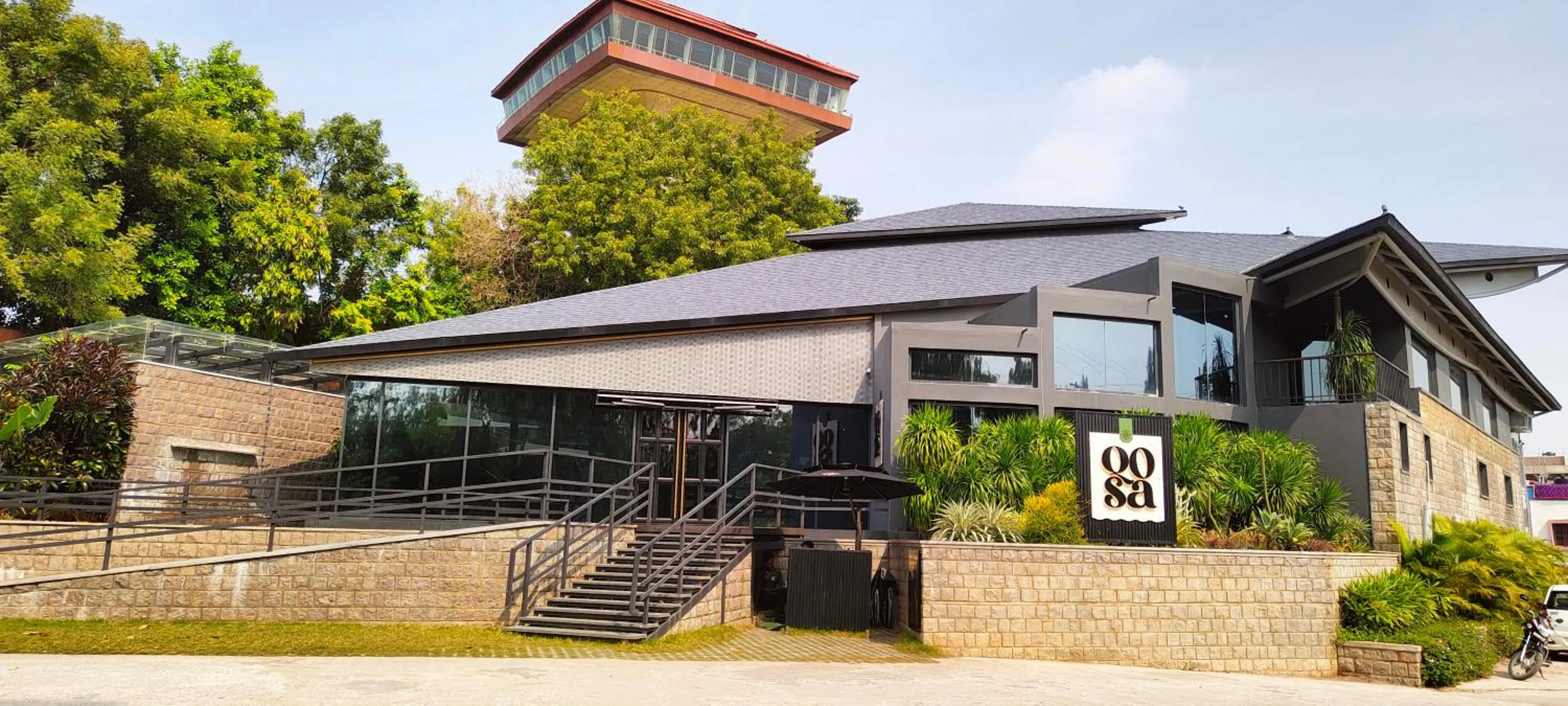 Restaurant/places to eat in The Golkonda Resort and Spa