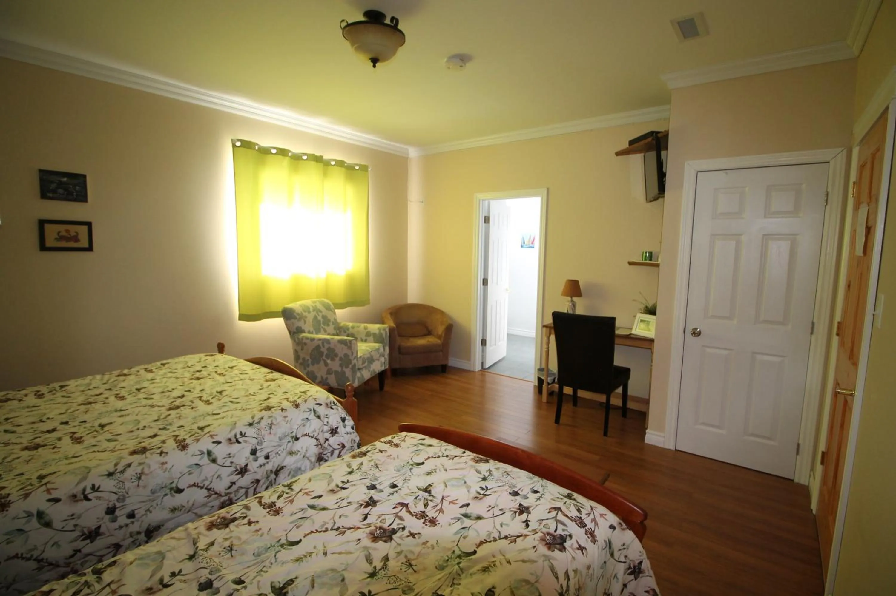 Photo of the whole room, Bed in The Fiddle and the Sea Bed and Breakfast