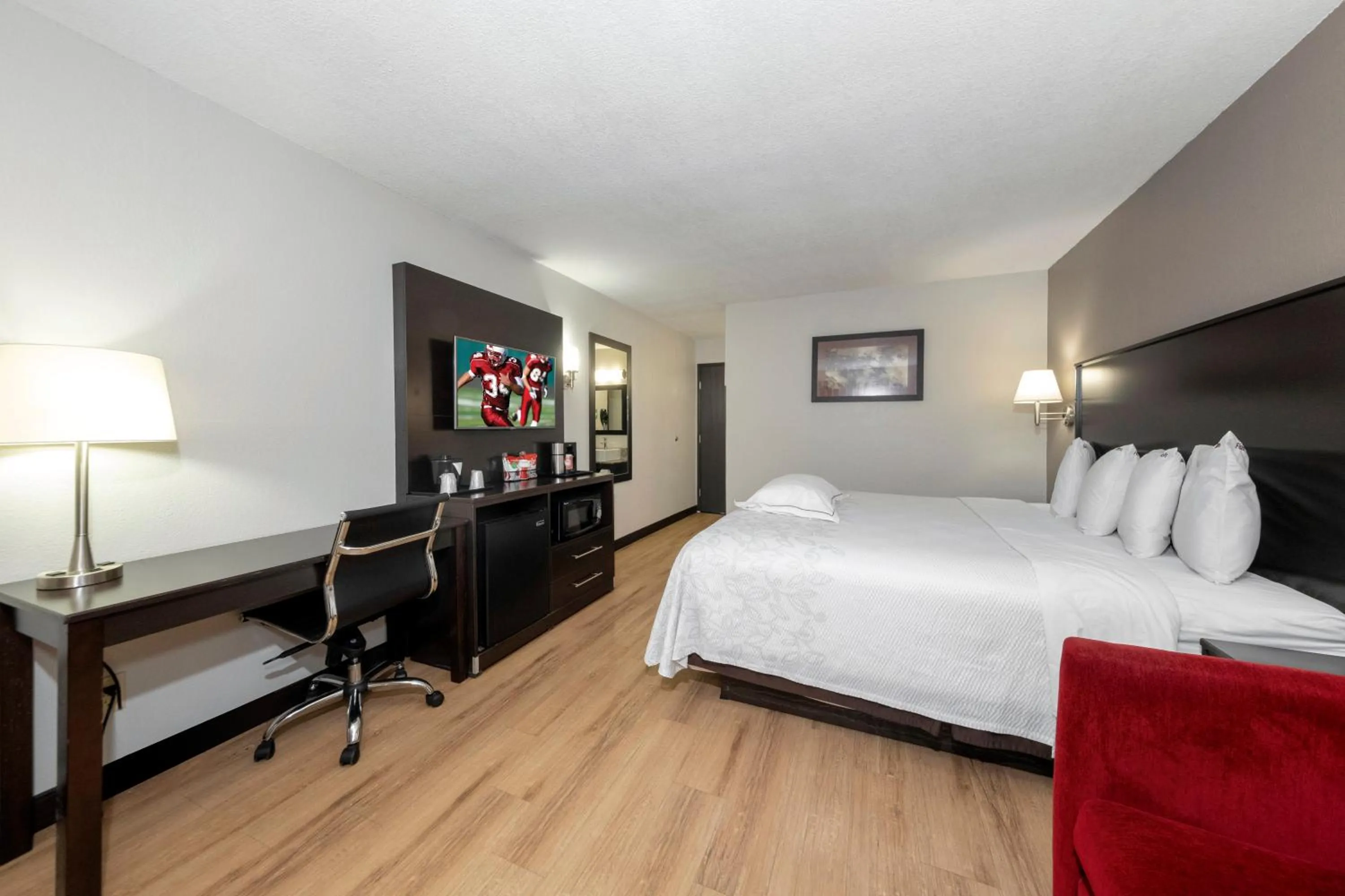 Photo of the whole room in Red Roof Inn PLUS+ Huntsville