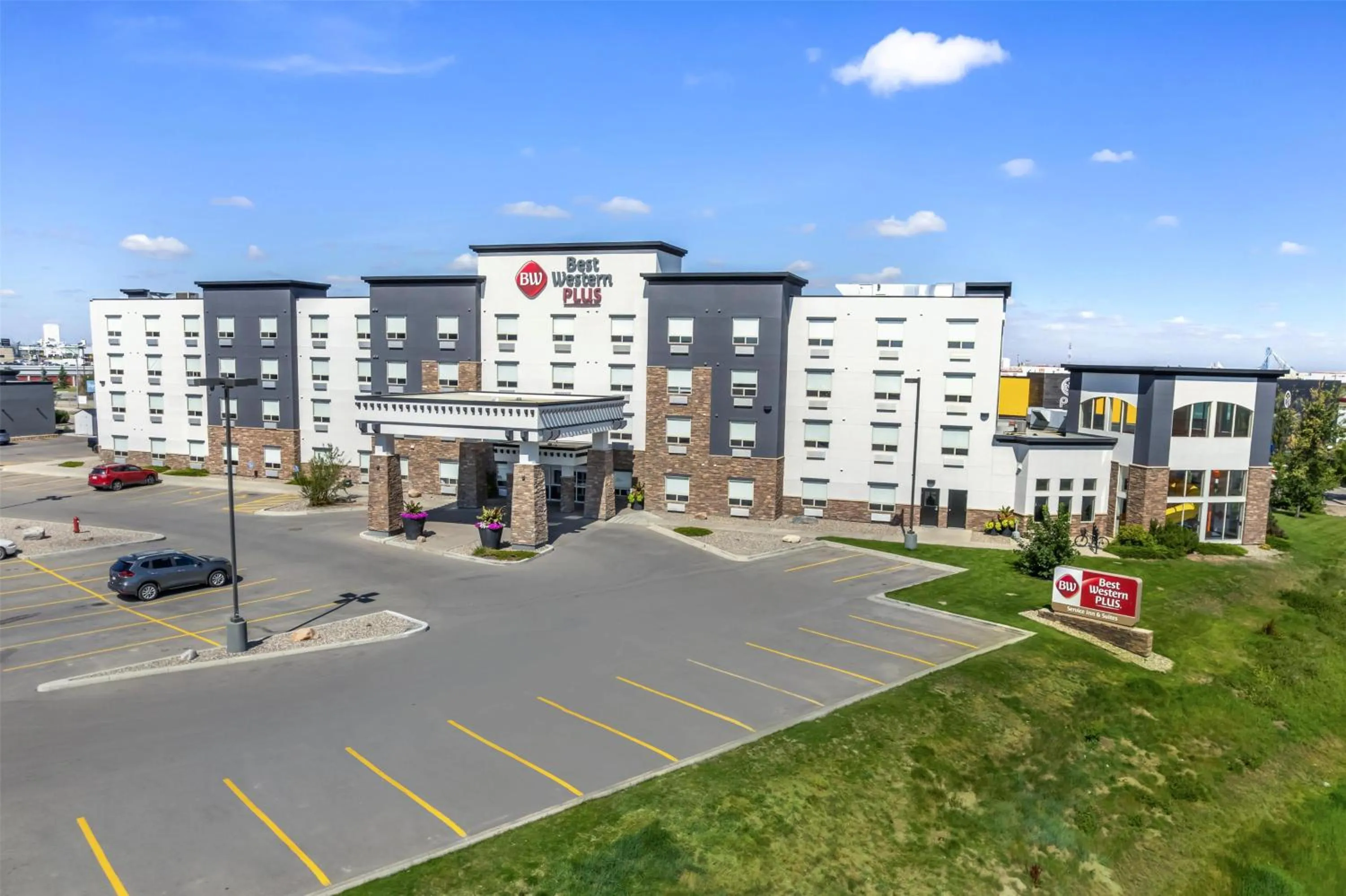 Property building in Best Western Plus Service Inn & Suites