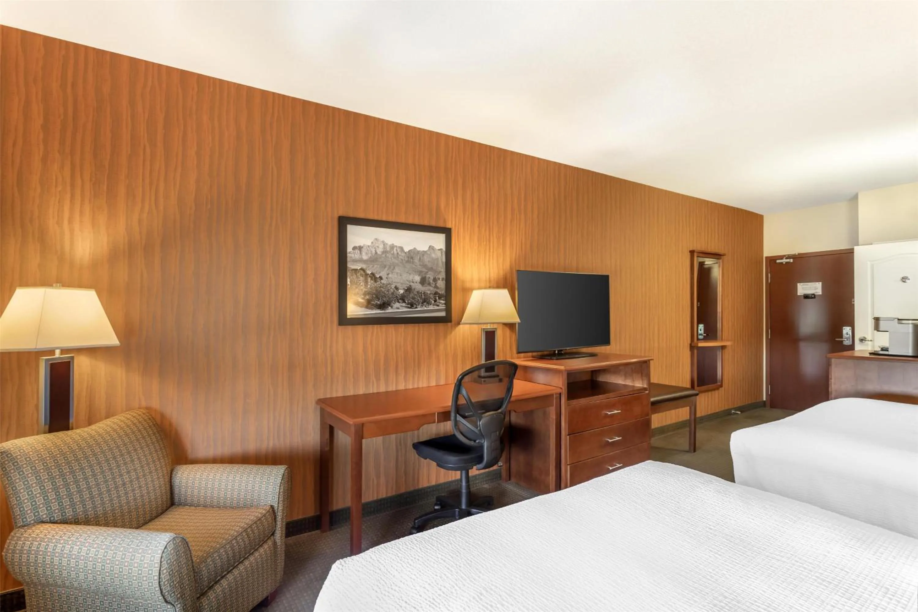 Bedroom, Bed in Best Western Plus Service Inn & Suites