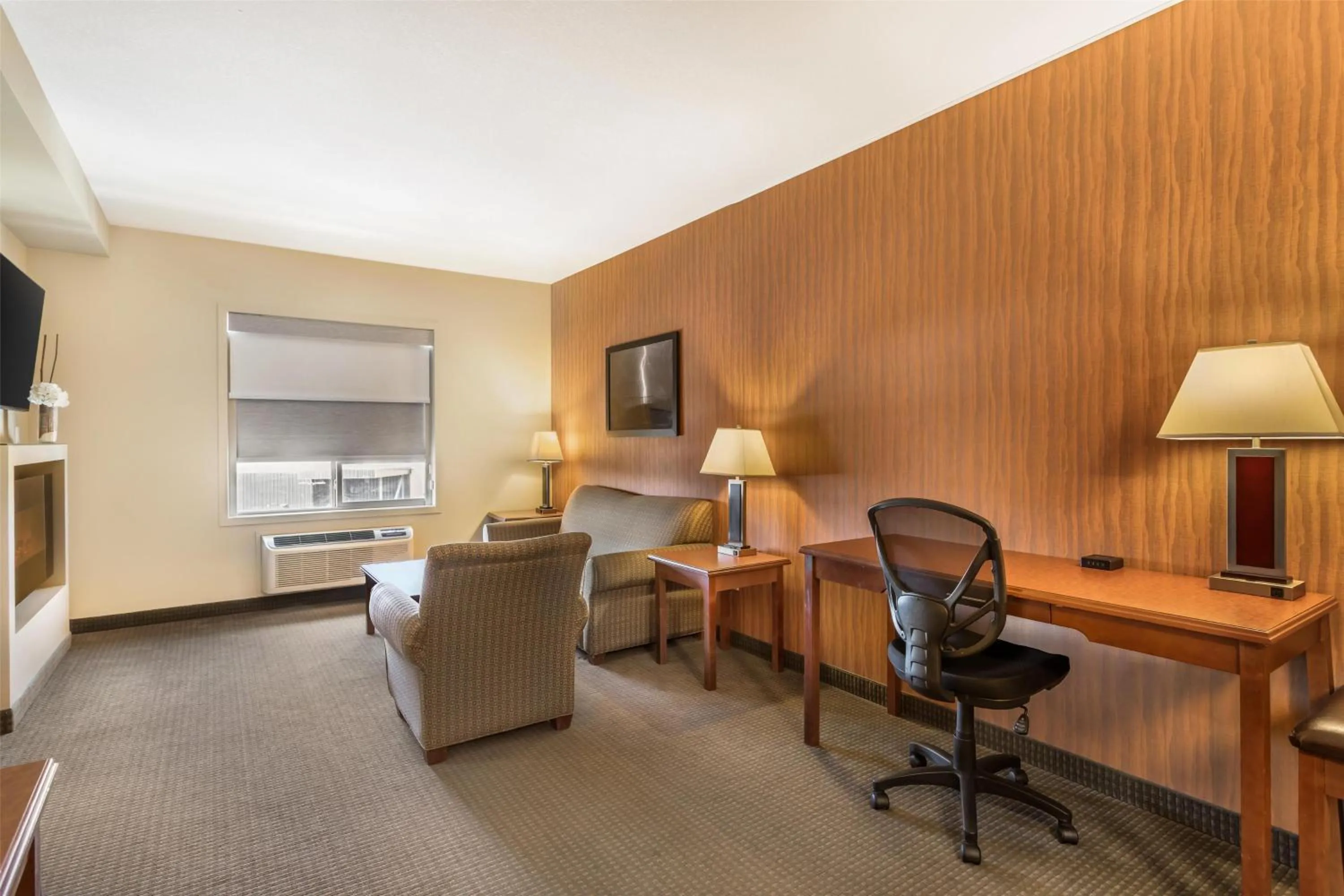 Seating area in Best Western Plus Service Inn & Suites