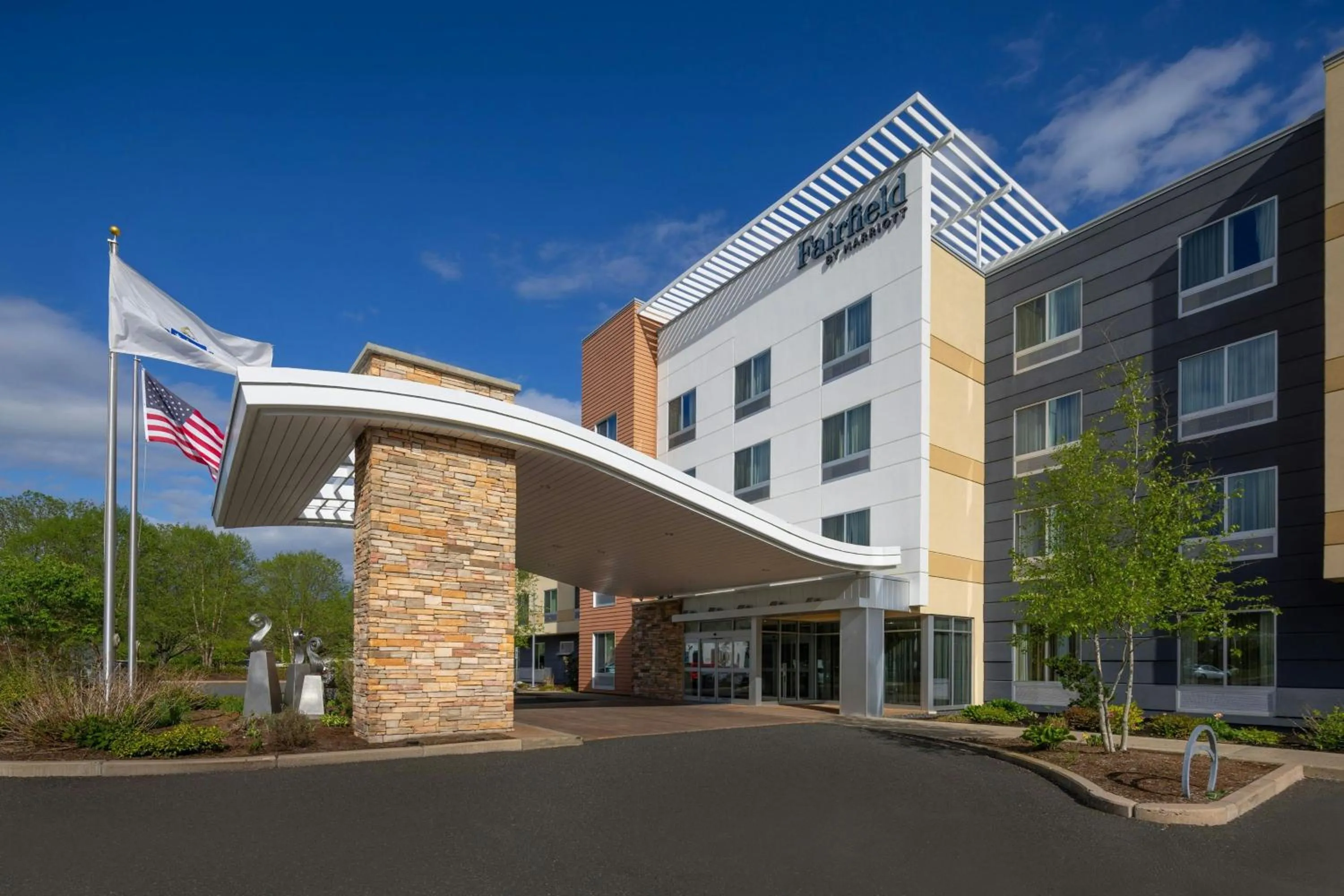 Property building in Fairfield Inn & Suites by Marriott Springfield Northampton/Amherst