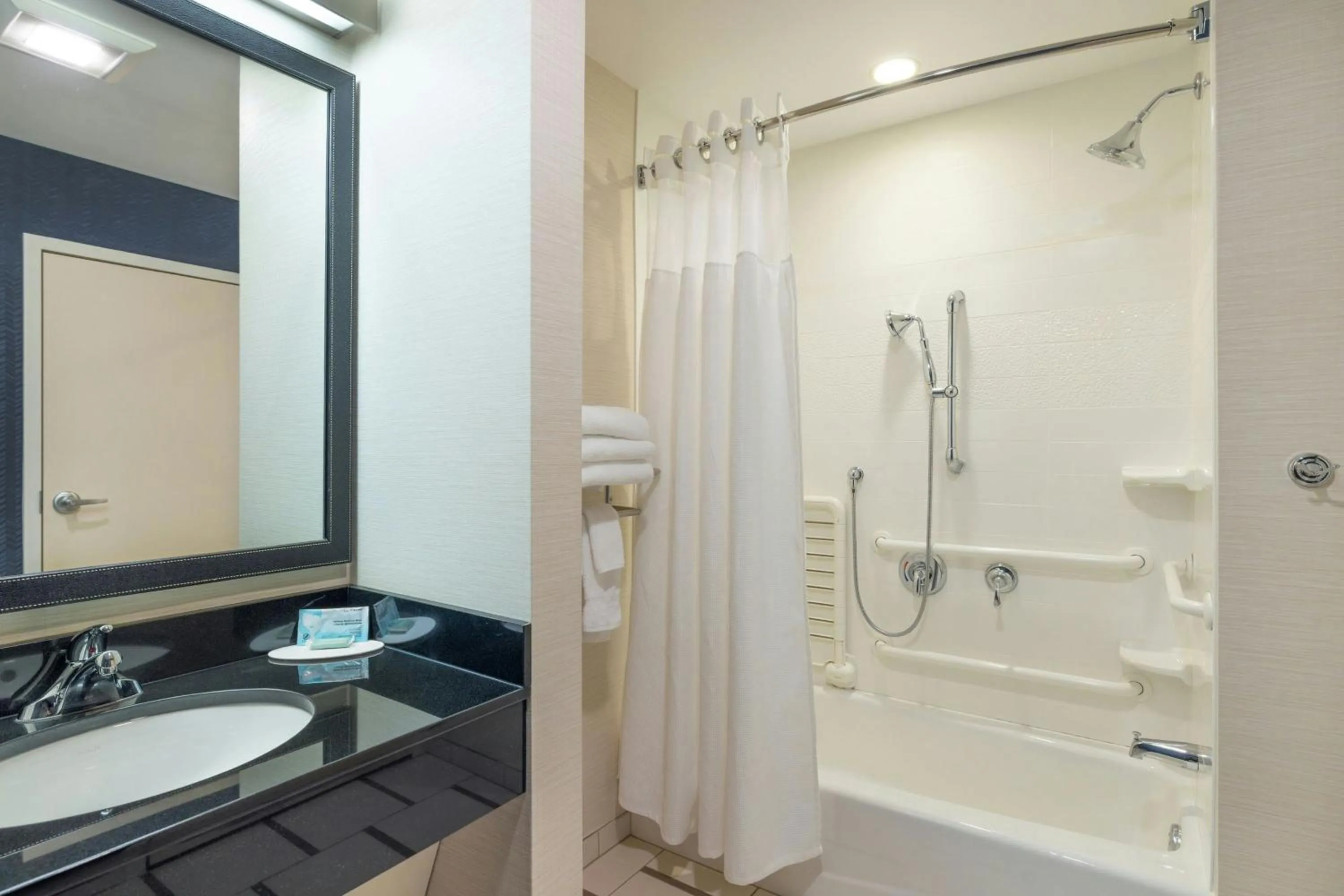 Bathroom in Fairfield Inn & Suites by Marriott Springfield Northampton/Amherst