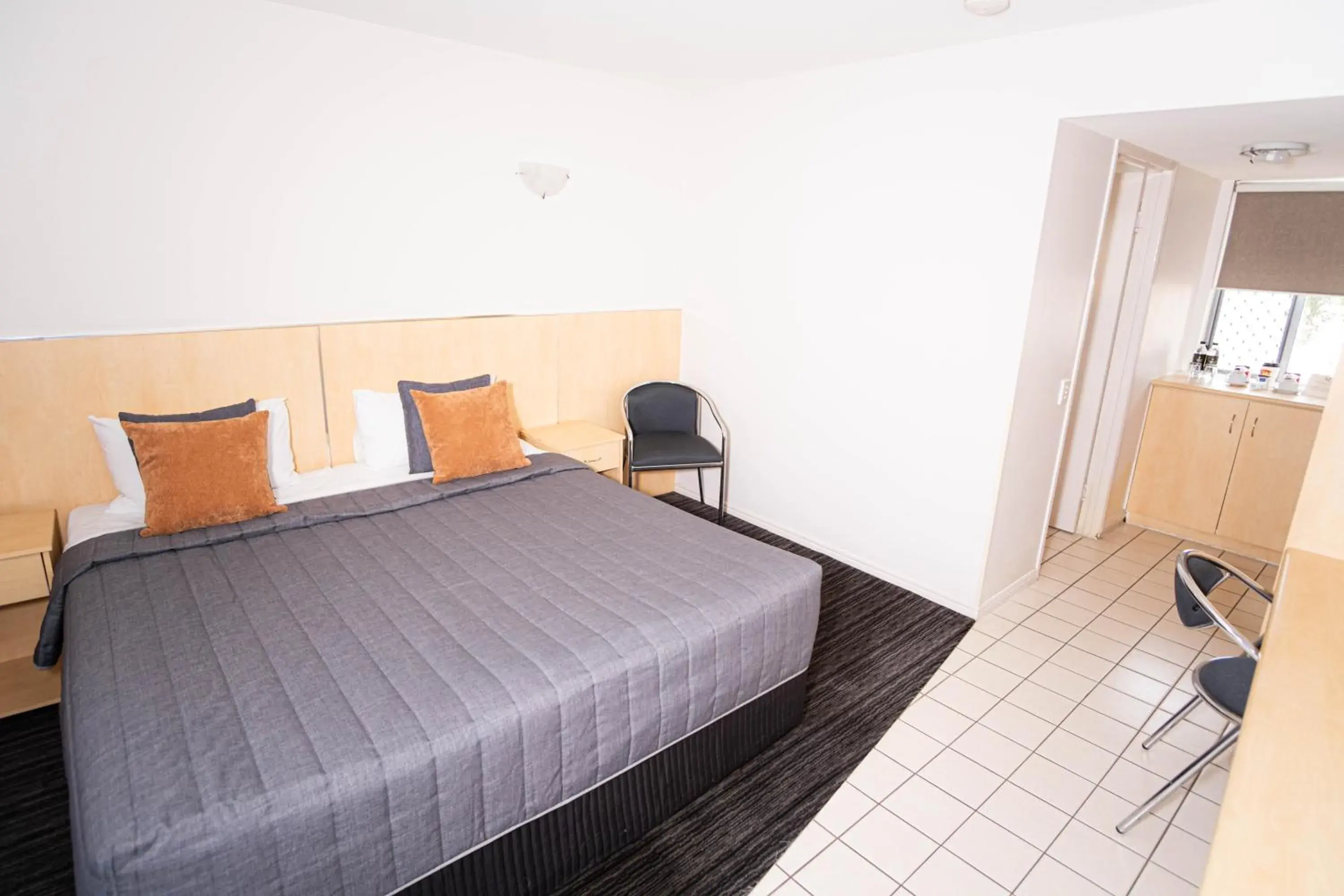 King Room in The Mayfair Emerald King Room in The Mayfair Emerald