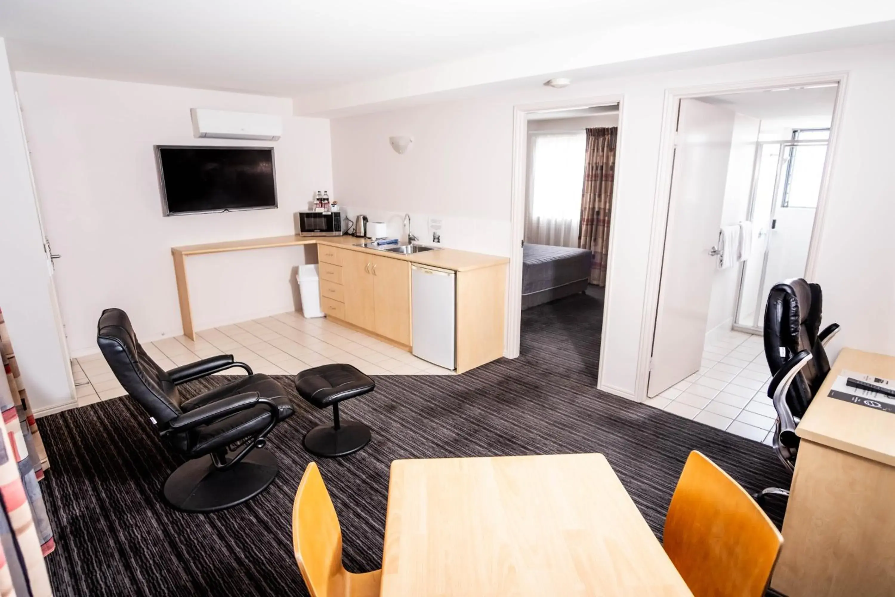 One-Bedroom Suite in The Mayfair Emerald One-Bedroom Suite in The Mayfair Emerald