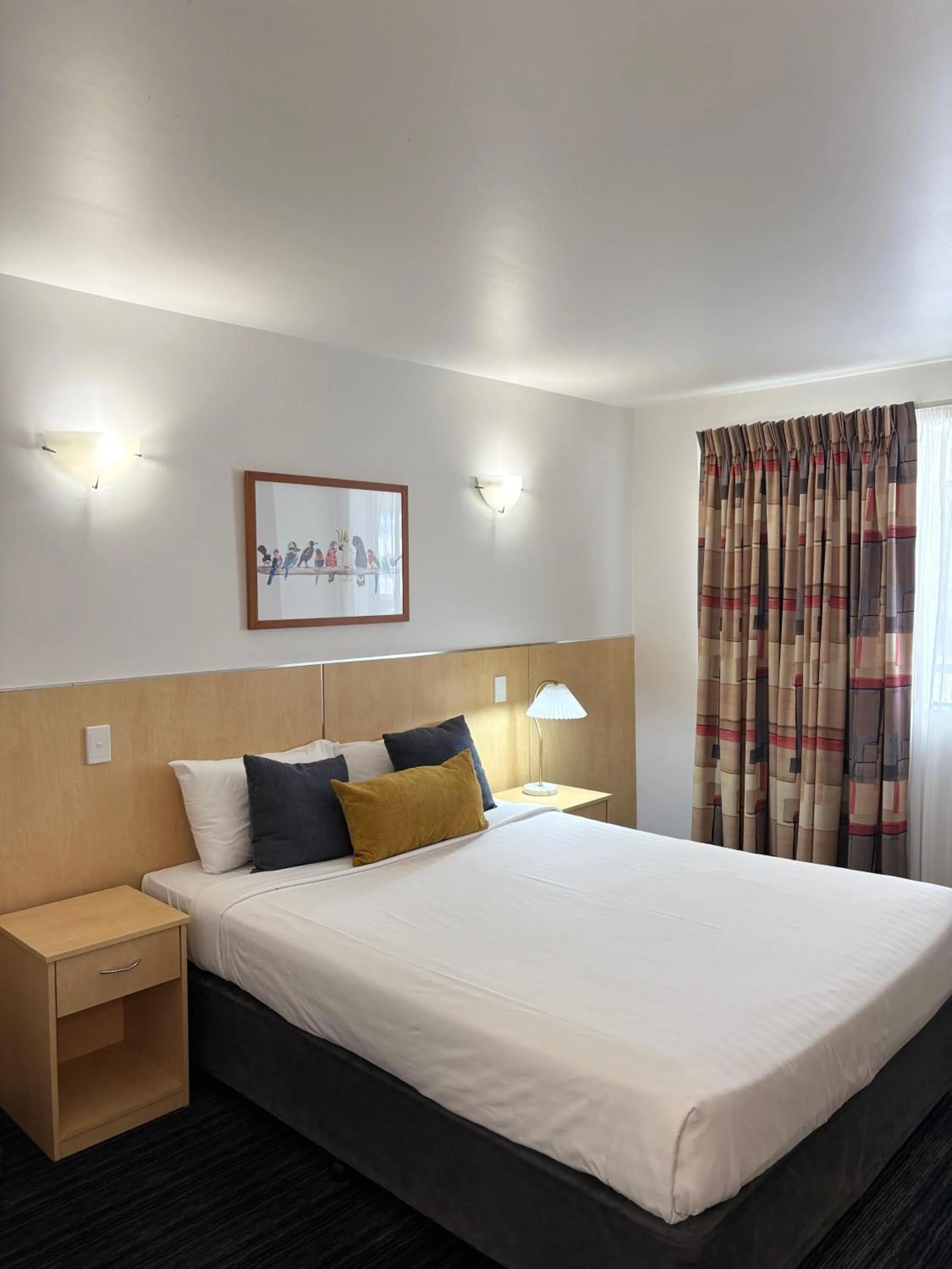 Bedroom, Bed in The Mayfair Emerald