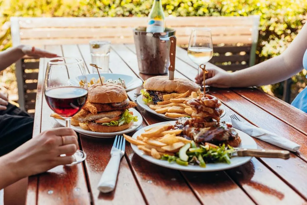 Restaurant/places to eat in The Mayfair Emerald