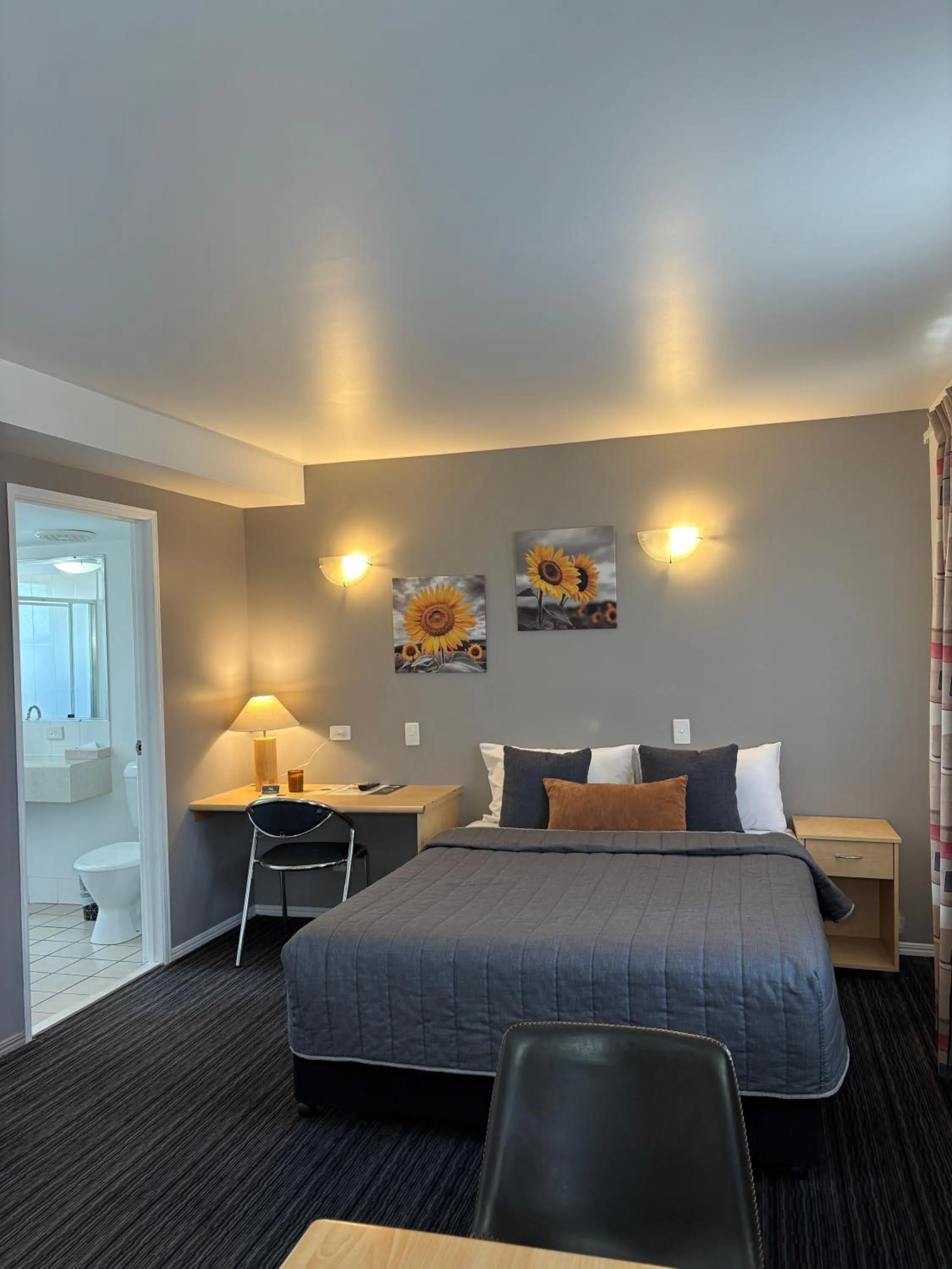 Bedroom, Bed in The Mayfair Emerald