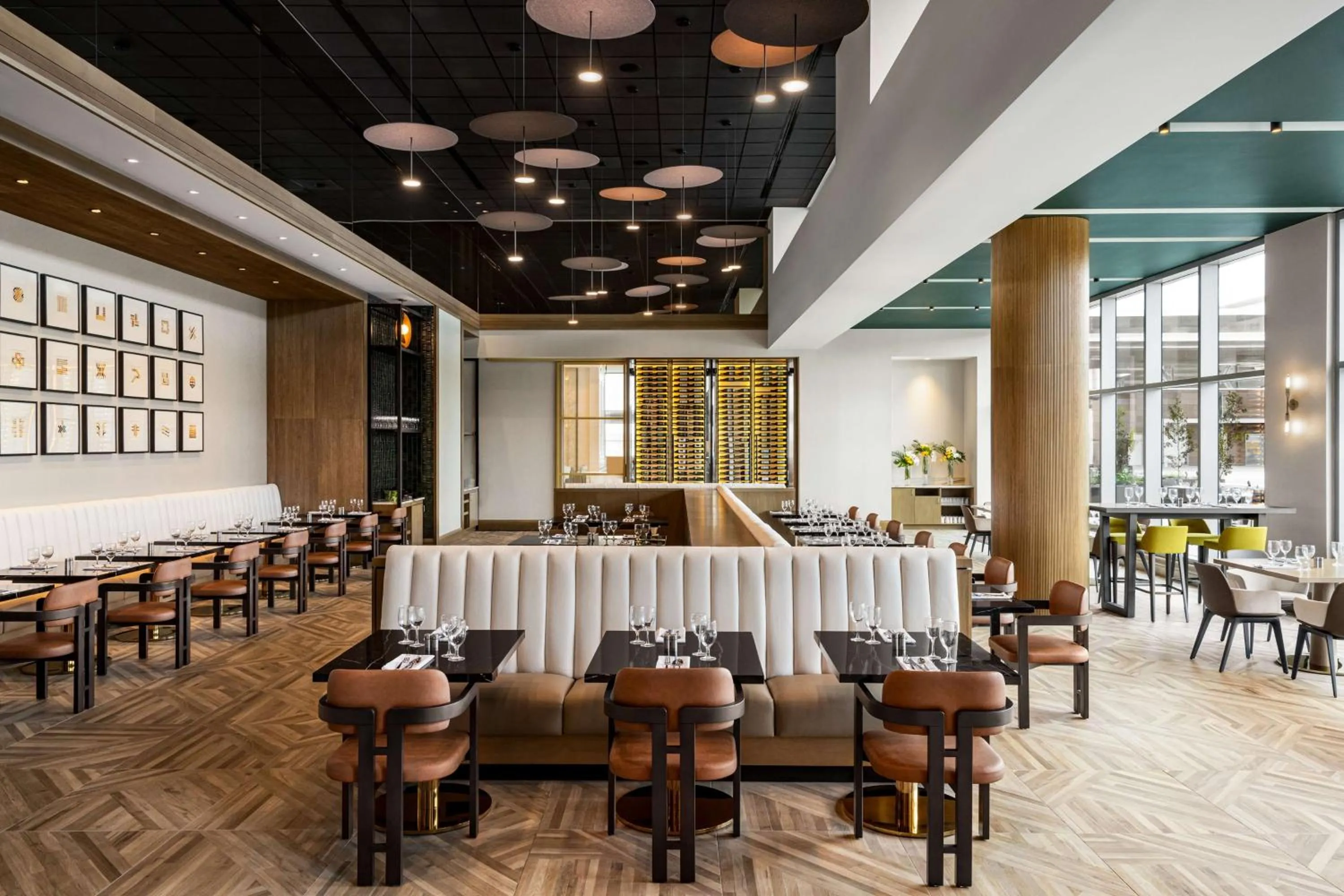 Restaurant/places to eat in Hilton BNA Nashville Airport Terminal