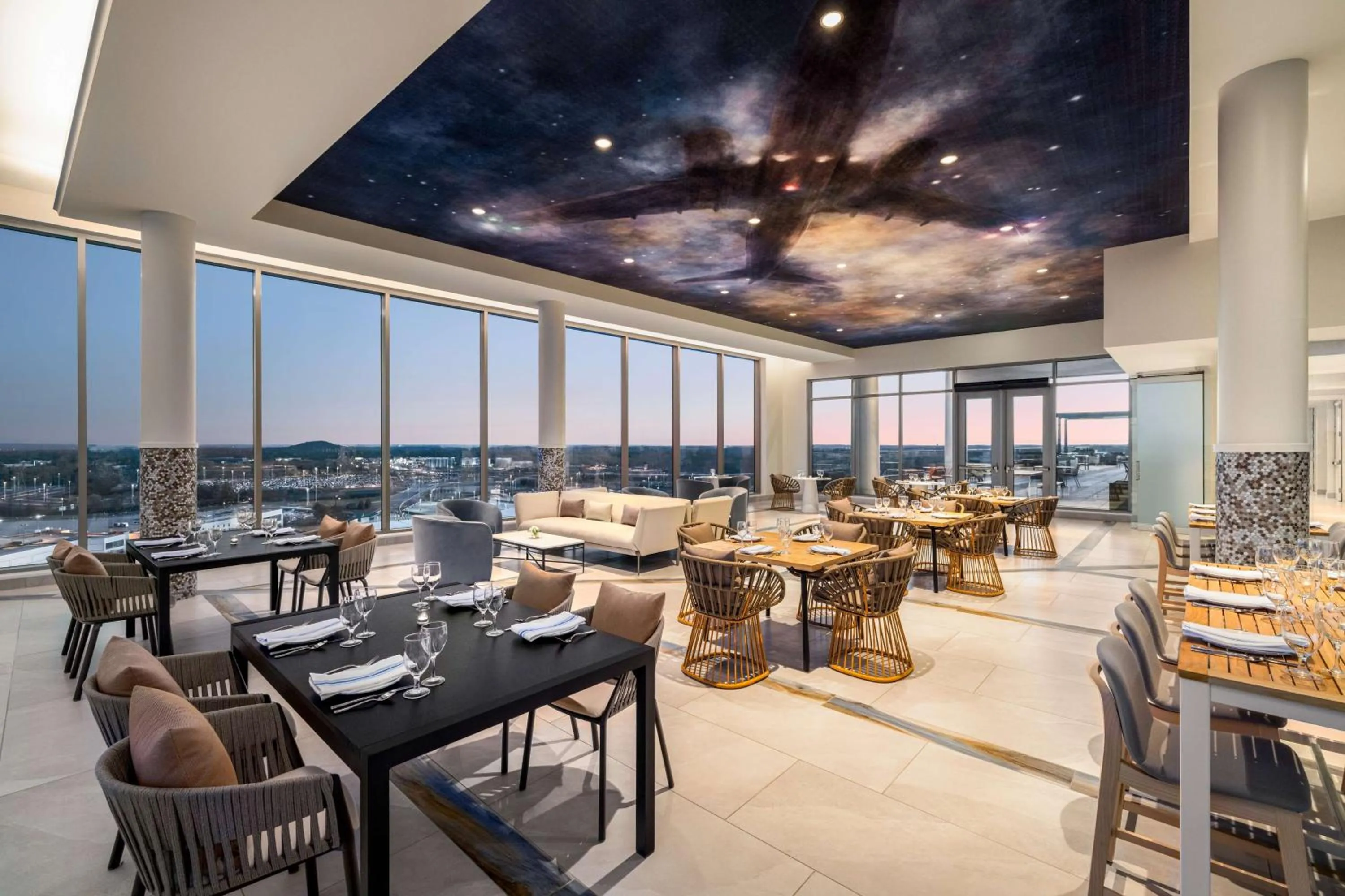 Lounge or bar in Hilton BNA Nashville Airport Terminal