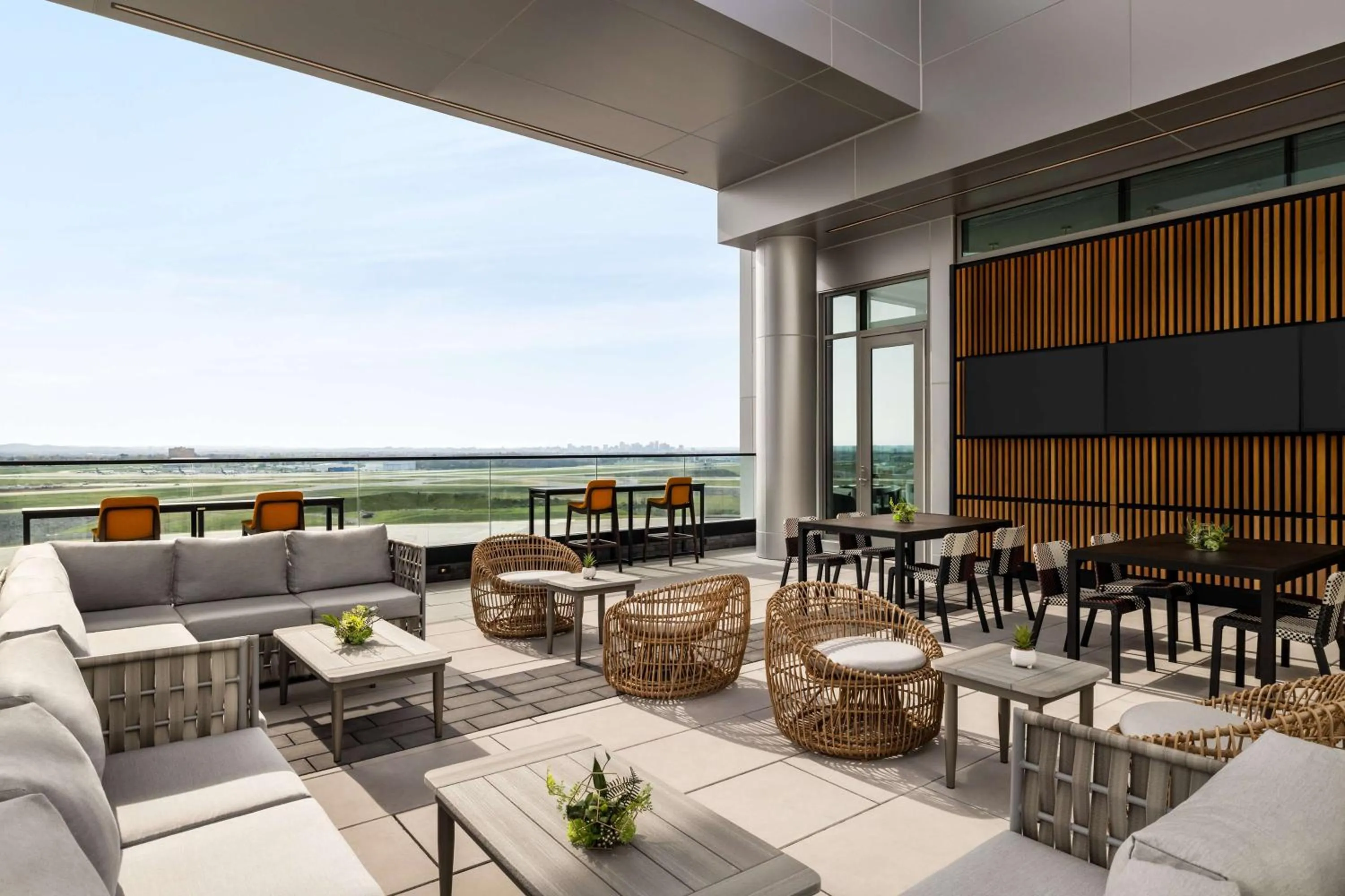 Lounge or bar in Hilton BNA Nashville Airport Terminal