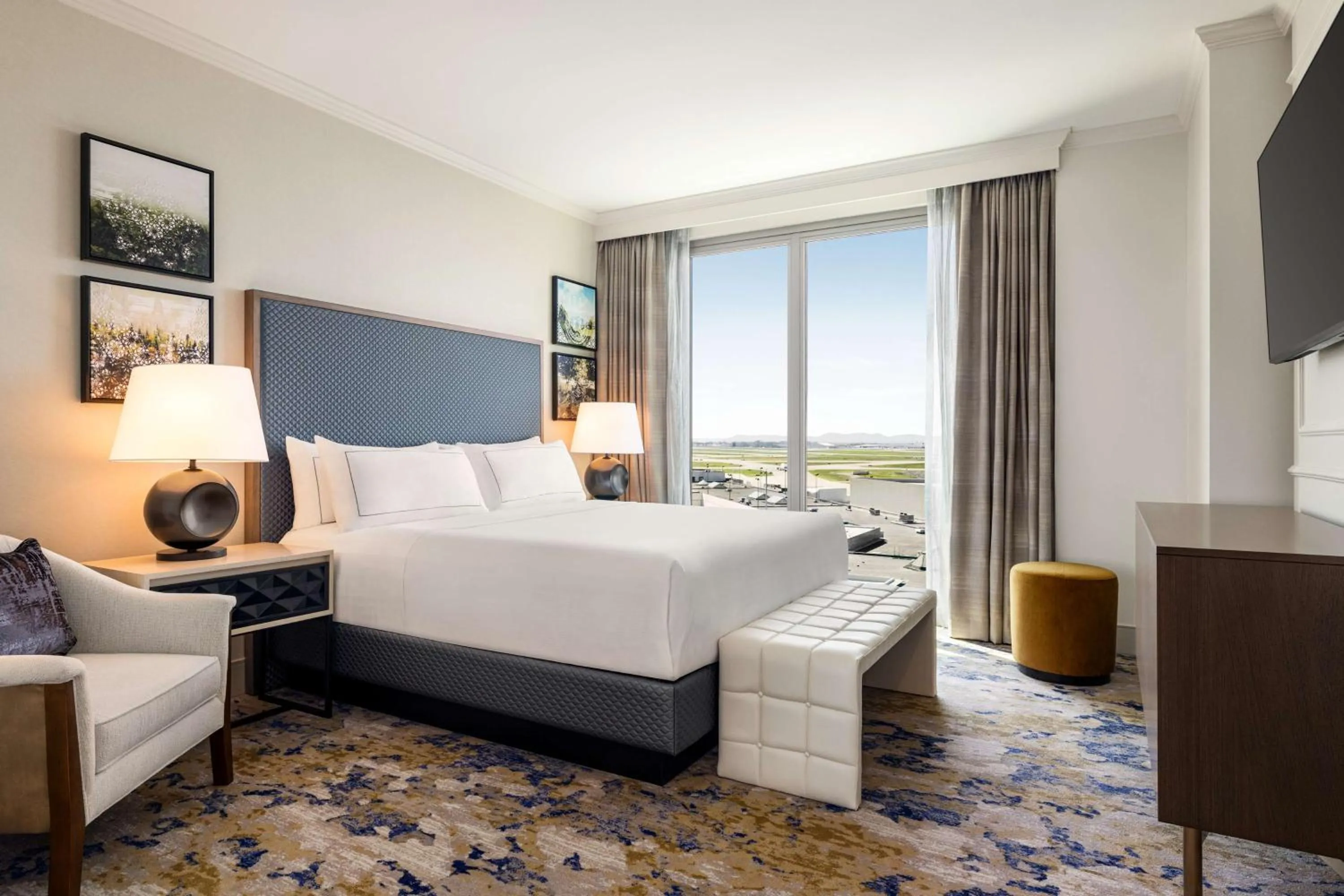 Bed in Hilton BNA Nashville Airport Terminal