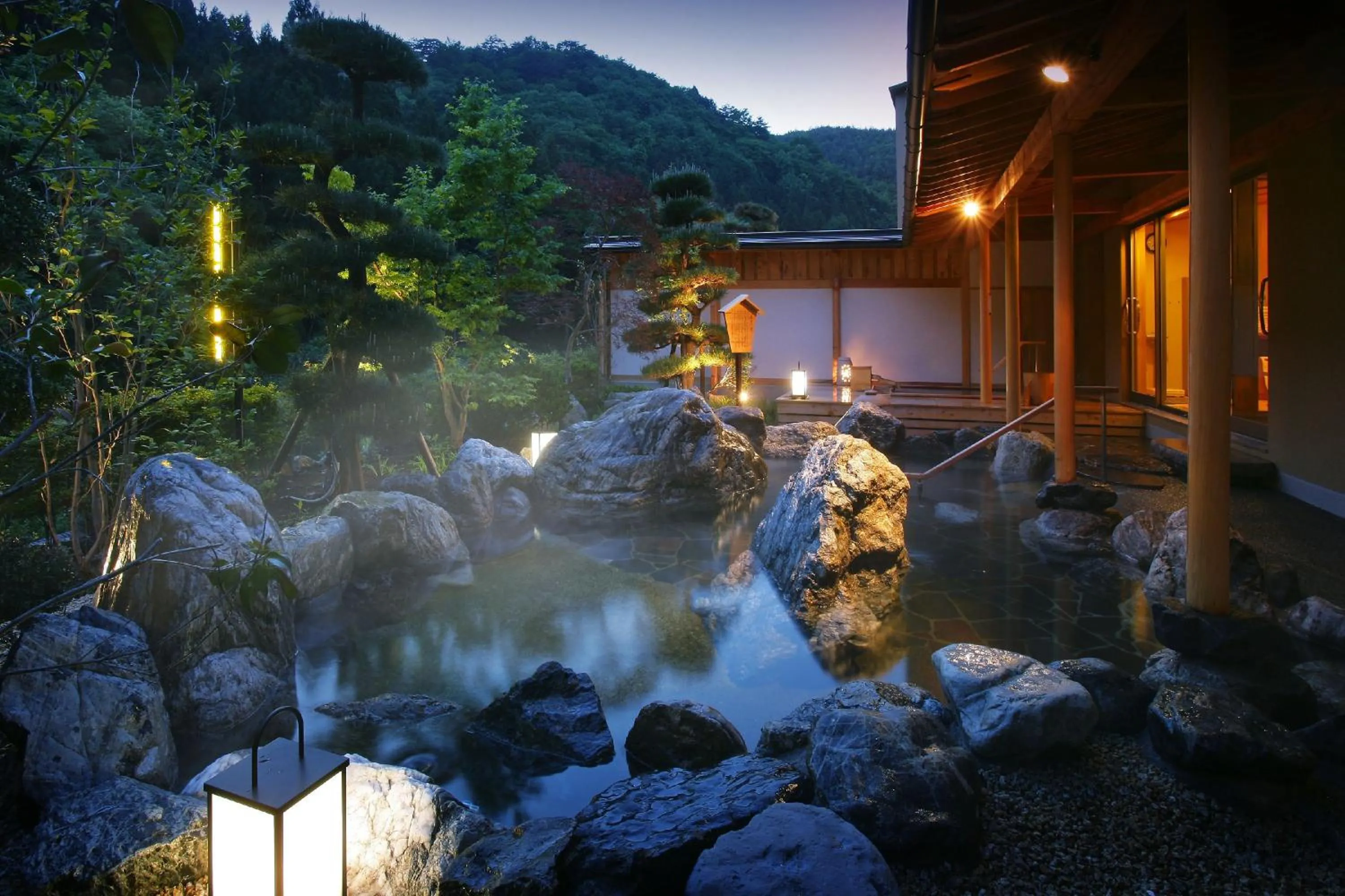 Hot Spring Bath in Ryokan Yusen Shidate