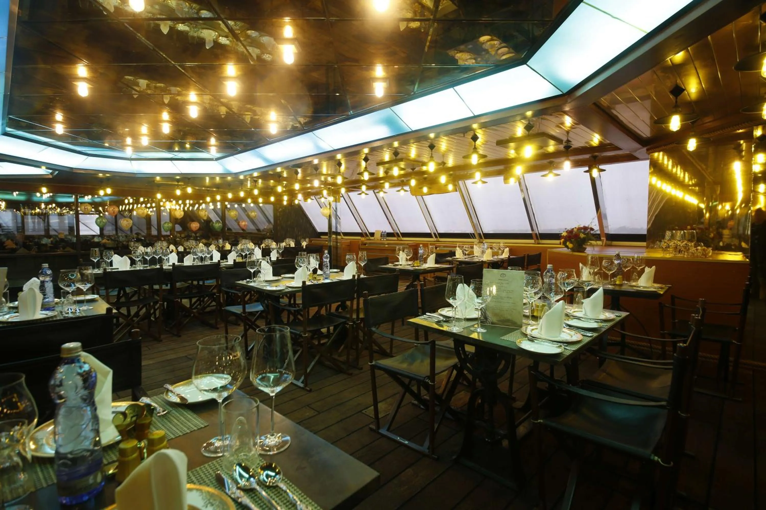Restaurant/places to eat in Vintage Luxury Yacht Hotel
