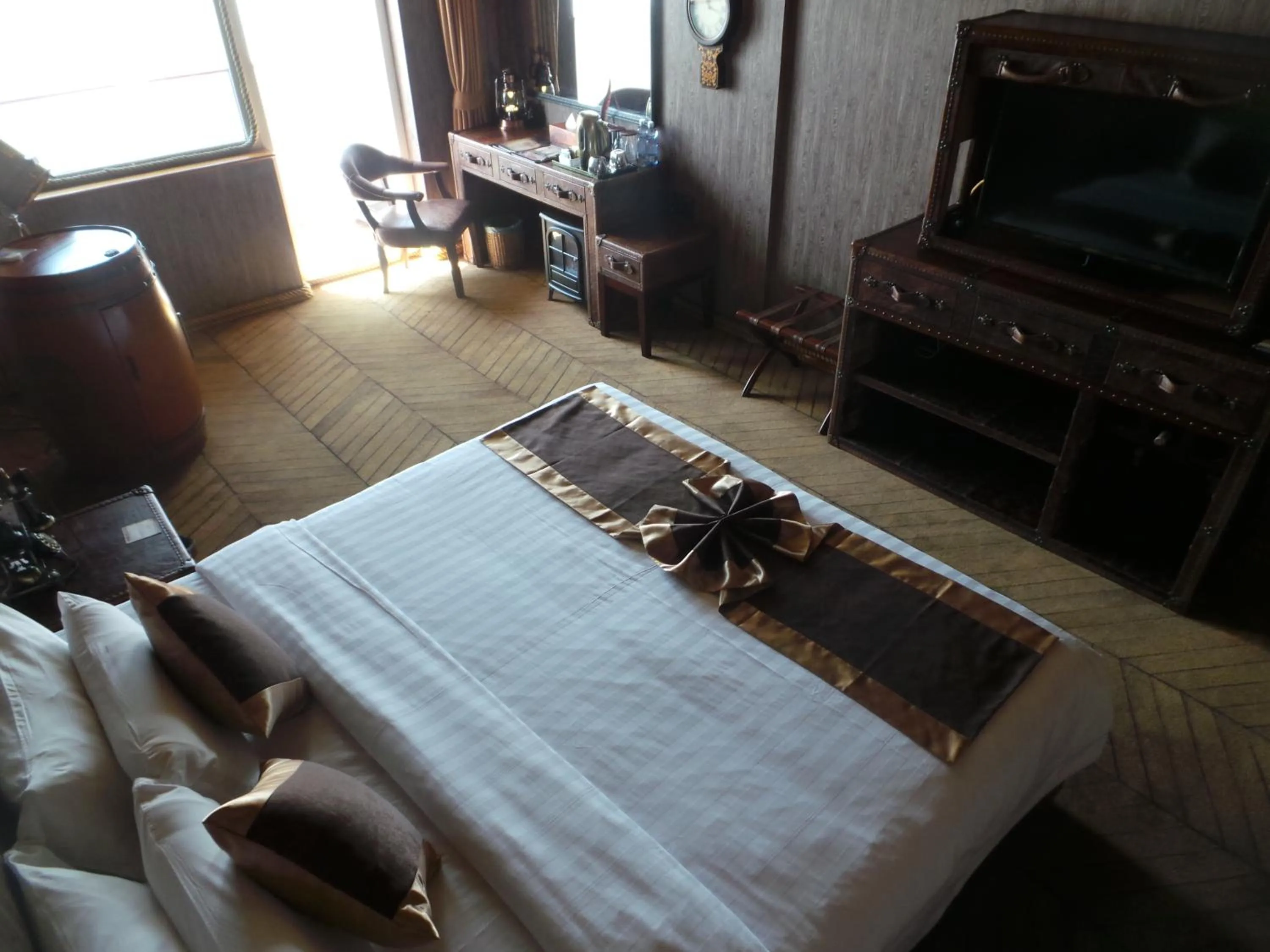 Photo of the whole room, Bed in Vintage Luxury Yacht Hotel
