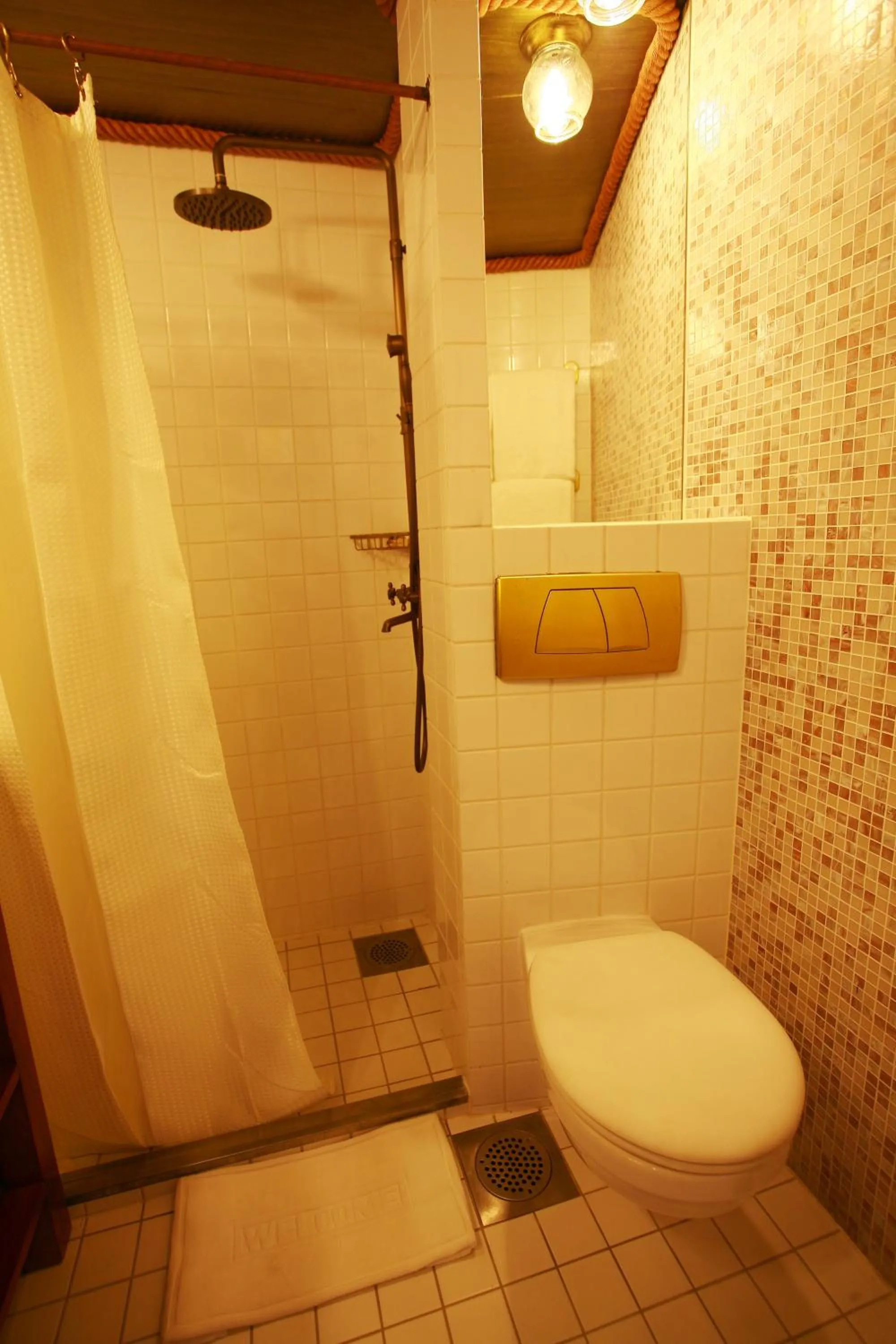 Bathroom in Vintage Luxury Yacht Hotel