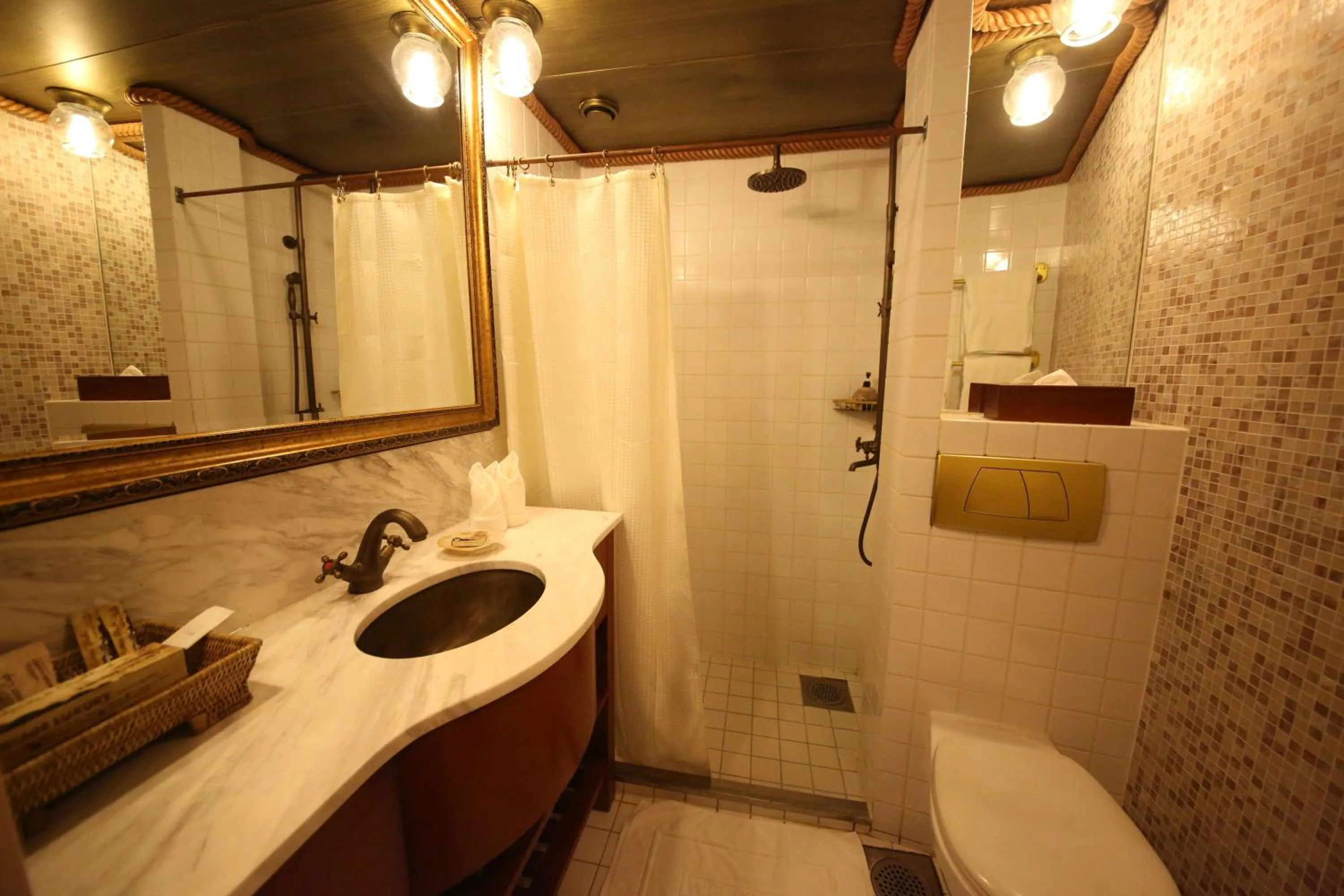 Bathroom in Vintage Luxury Yacht Hotel