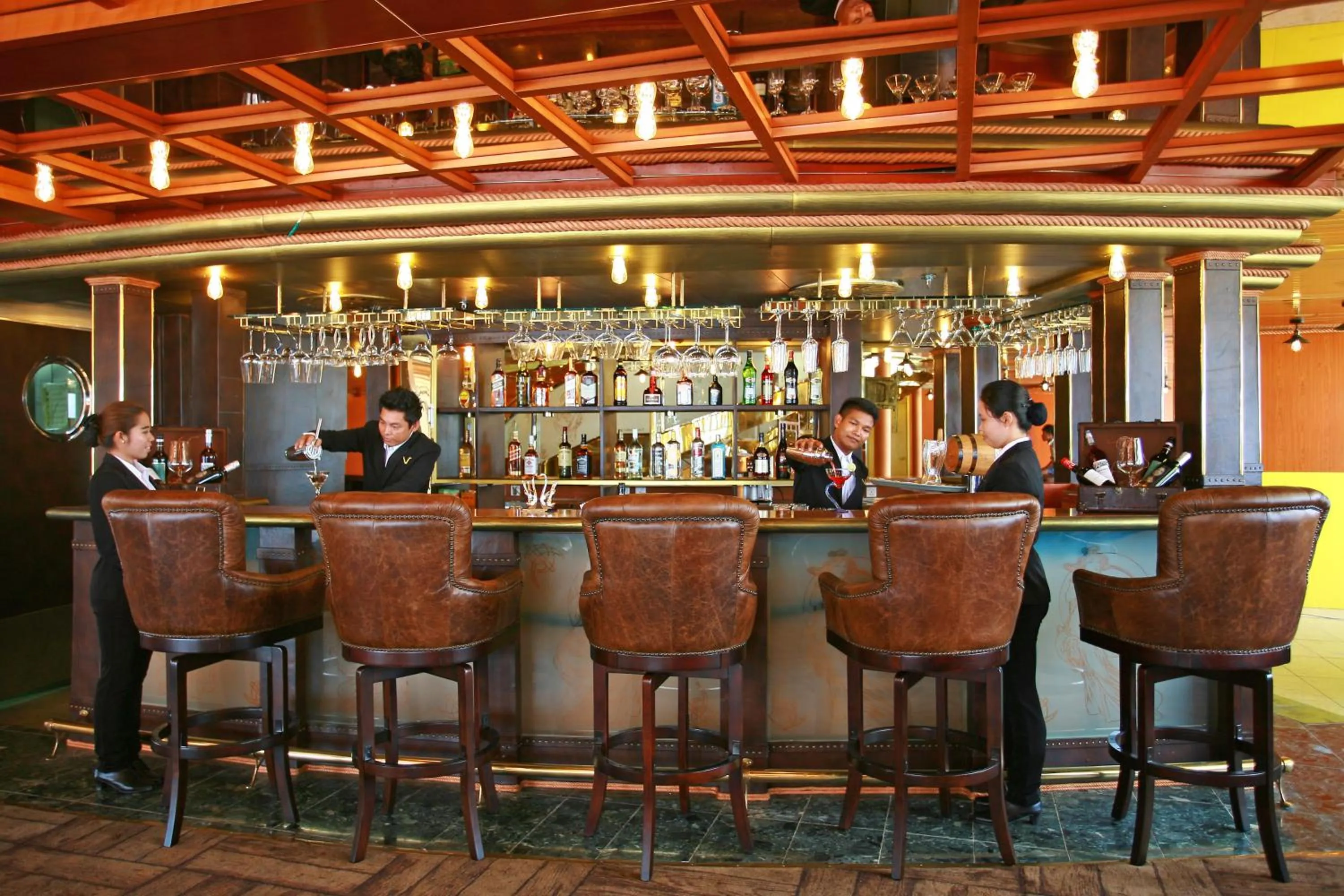 Food and drinks in Vintage Luxury Yacht Hotel