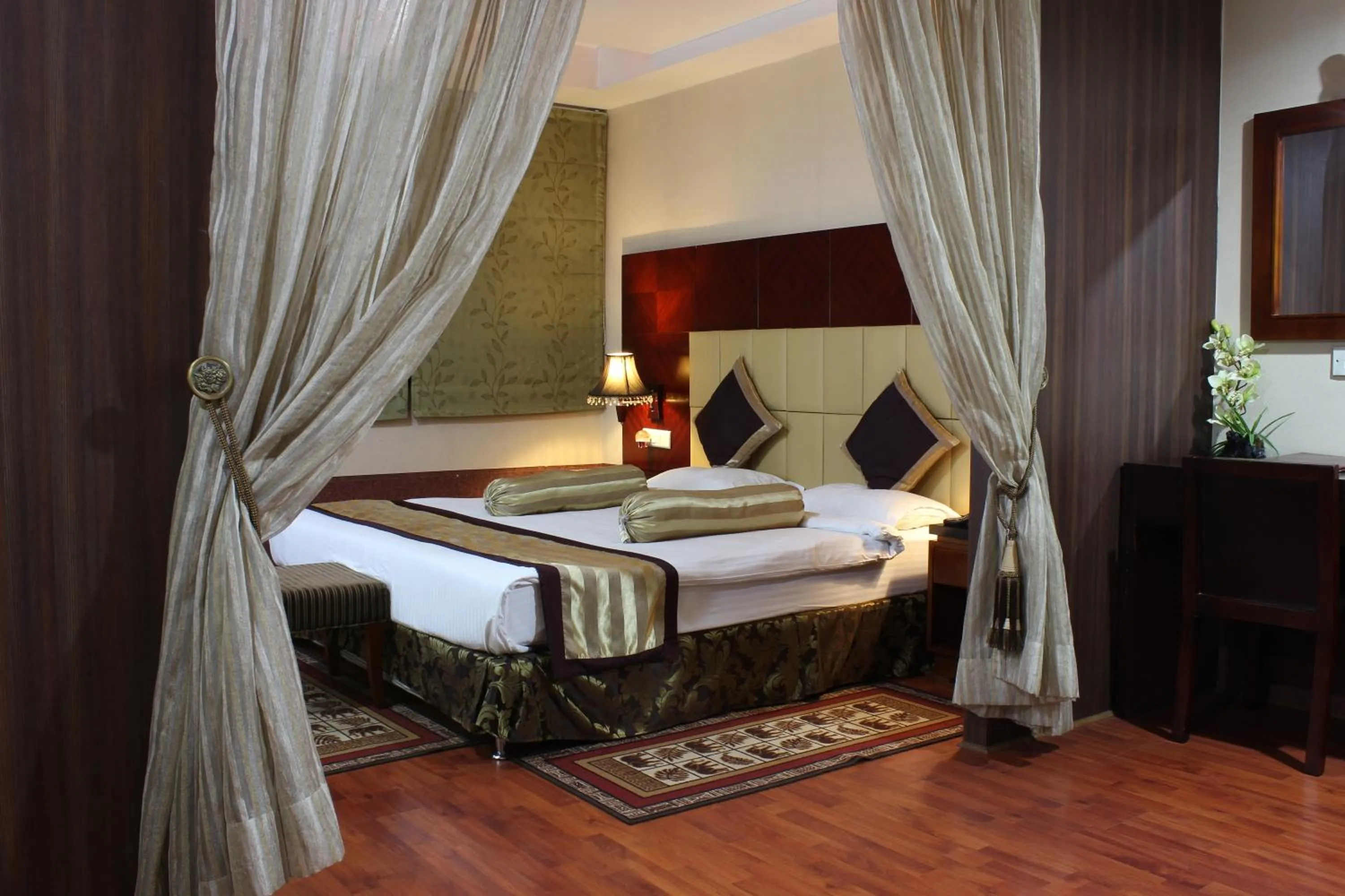 Bedroom, Bed in Hotel Gateway Grandeur