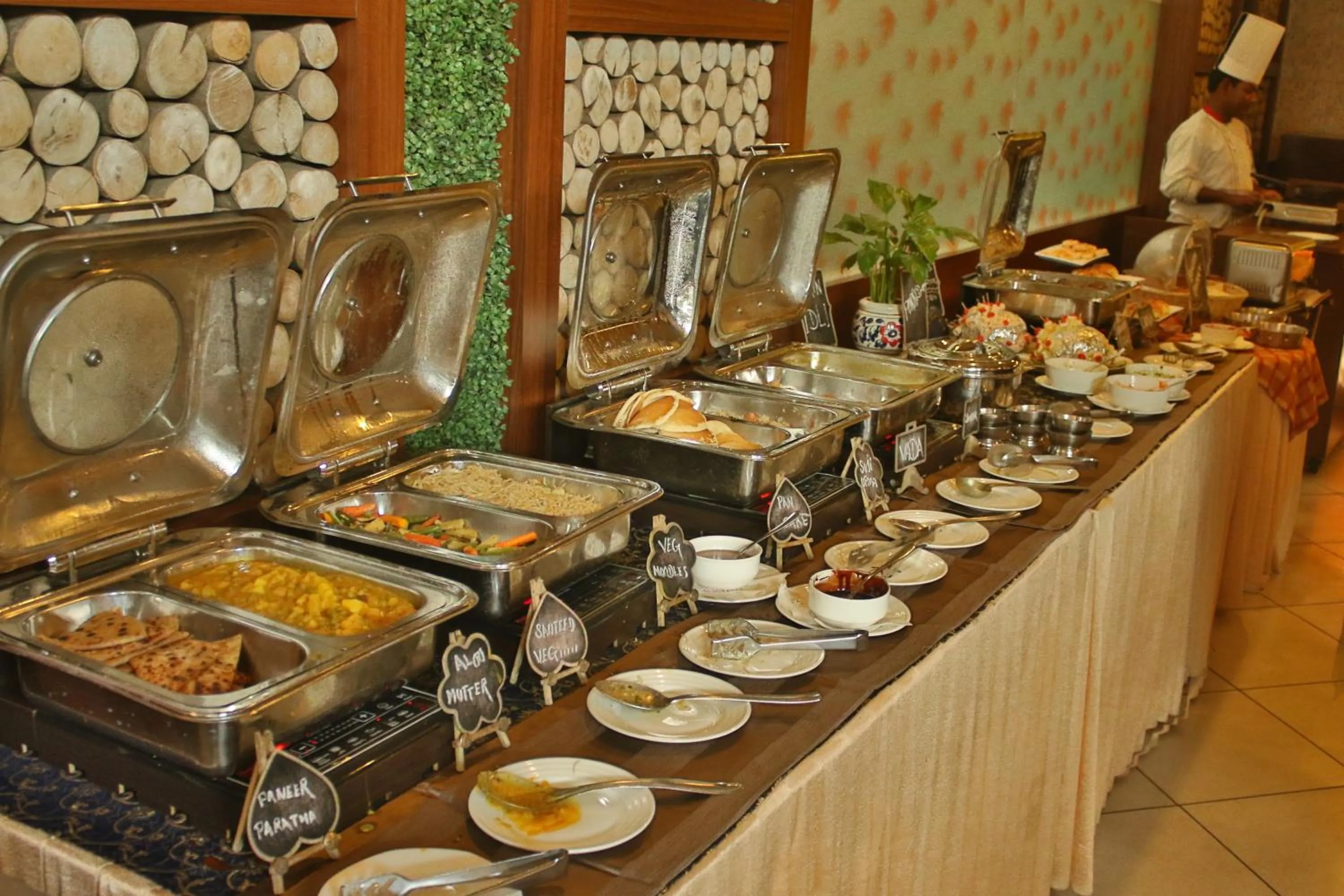 Breakfast in Hotel Gateway Grandeur