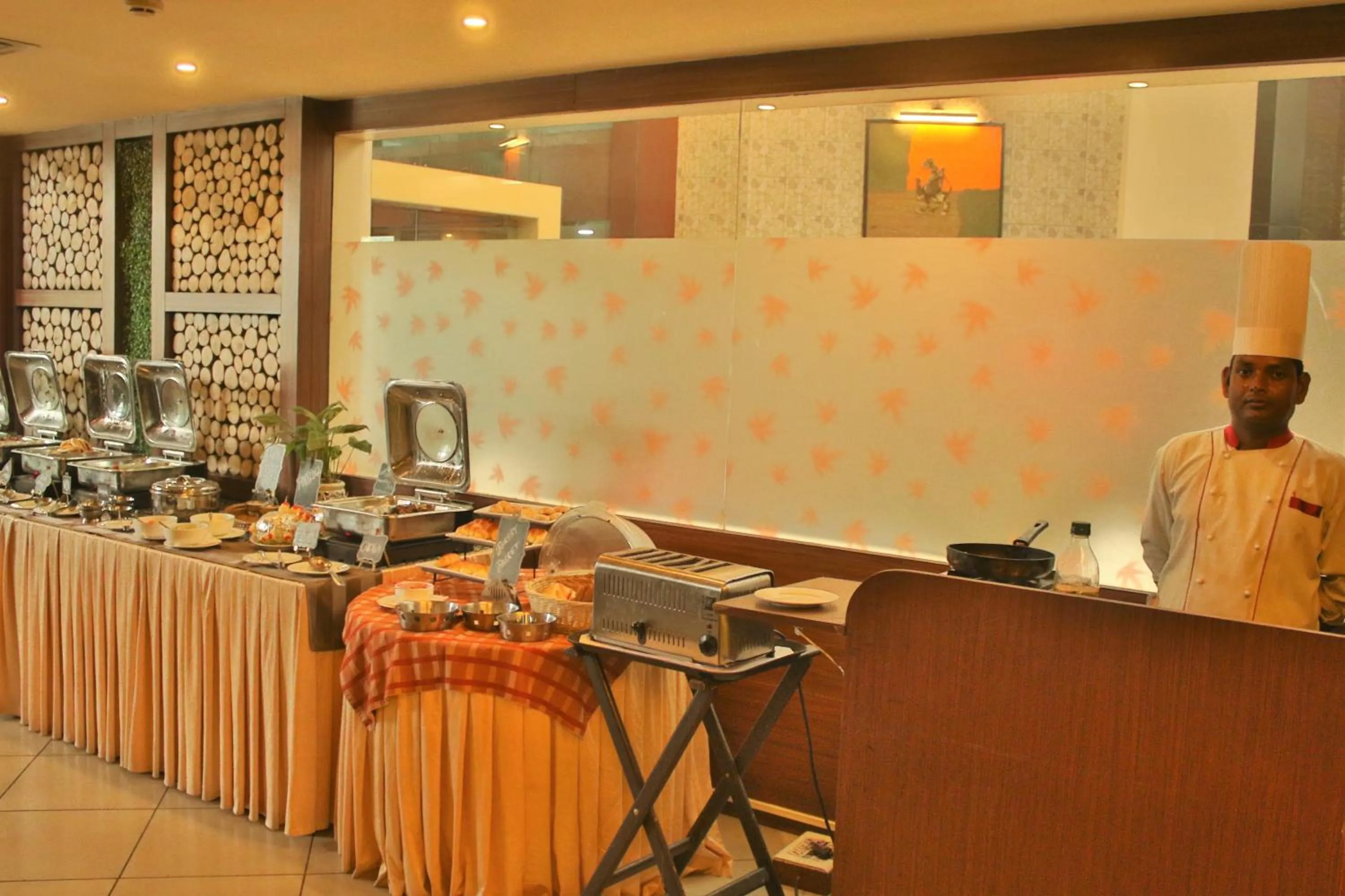 Breakfast in Hotel Gateway Grandeur