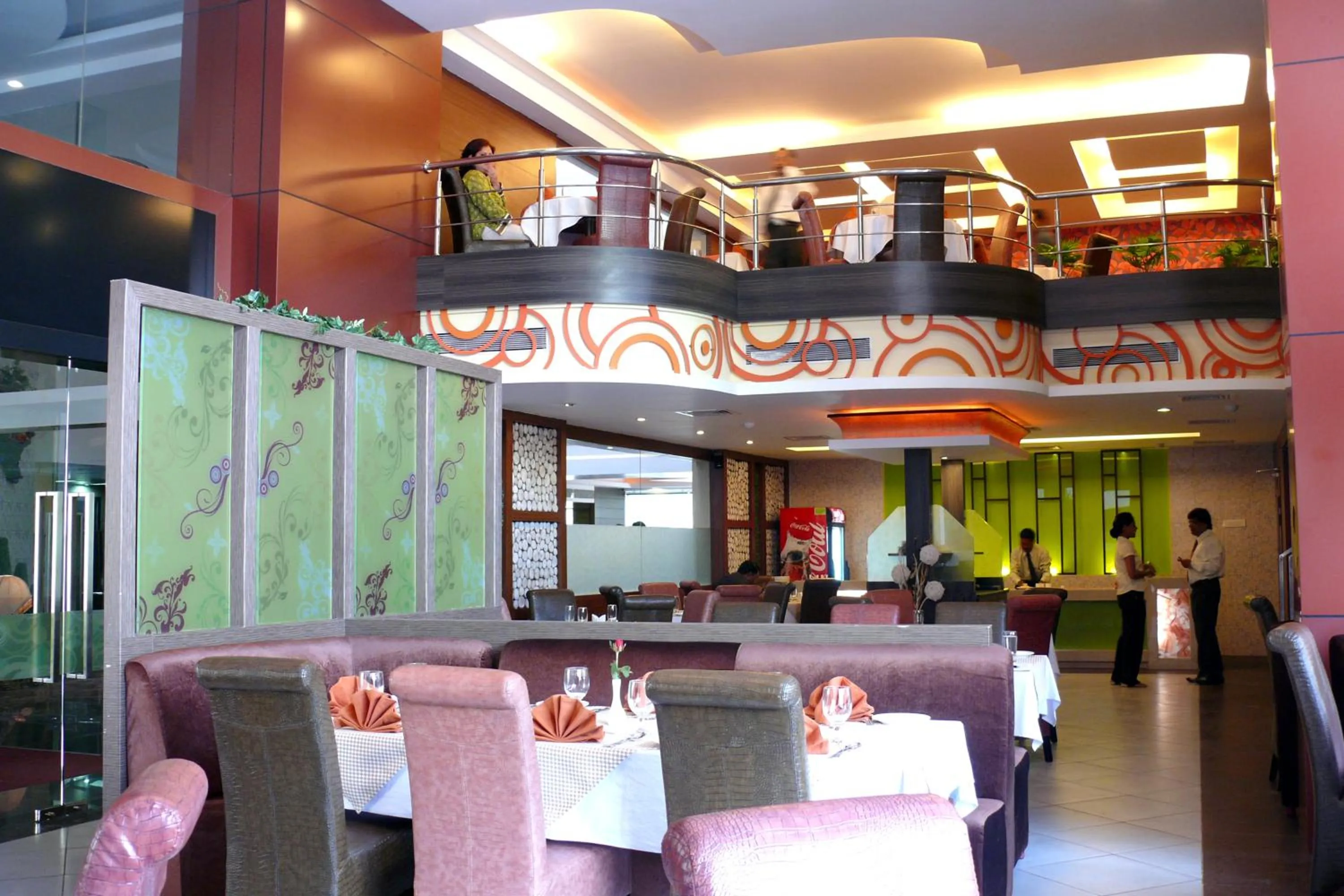 Restaurant/places to eat in Hotel Gateway Grandeur