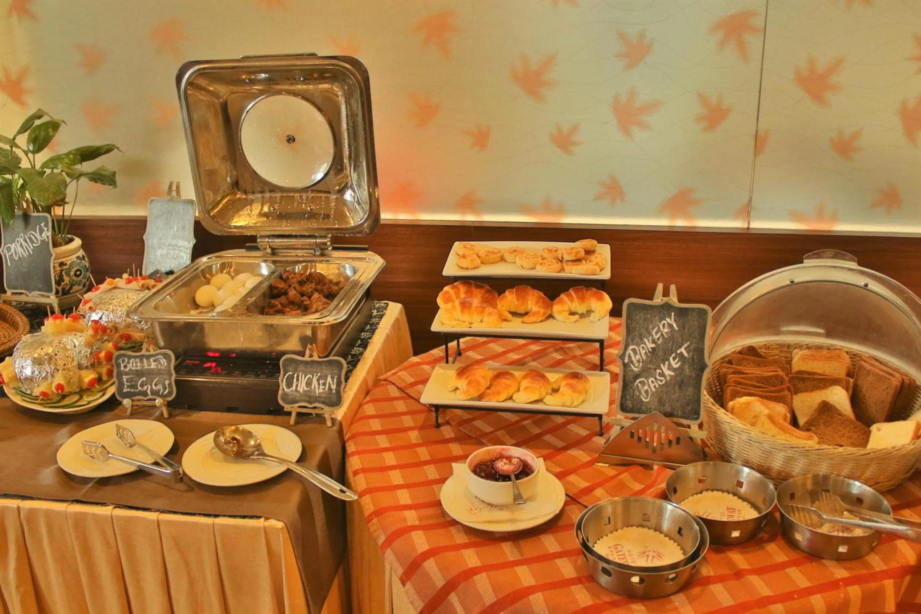 Breakfast in Hotel Gateway Grandeur