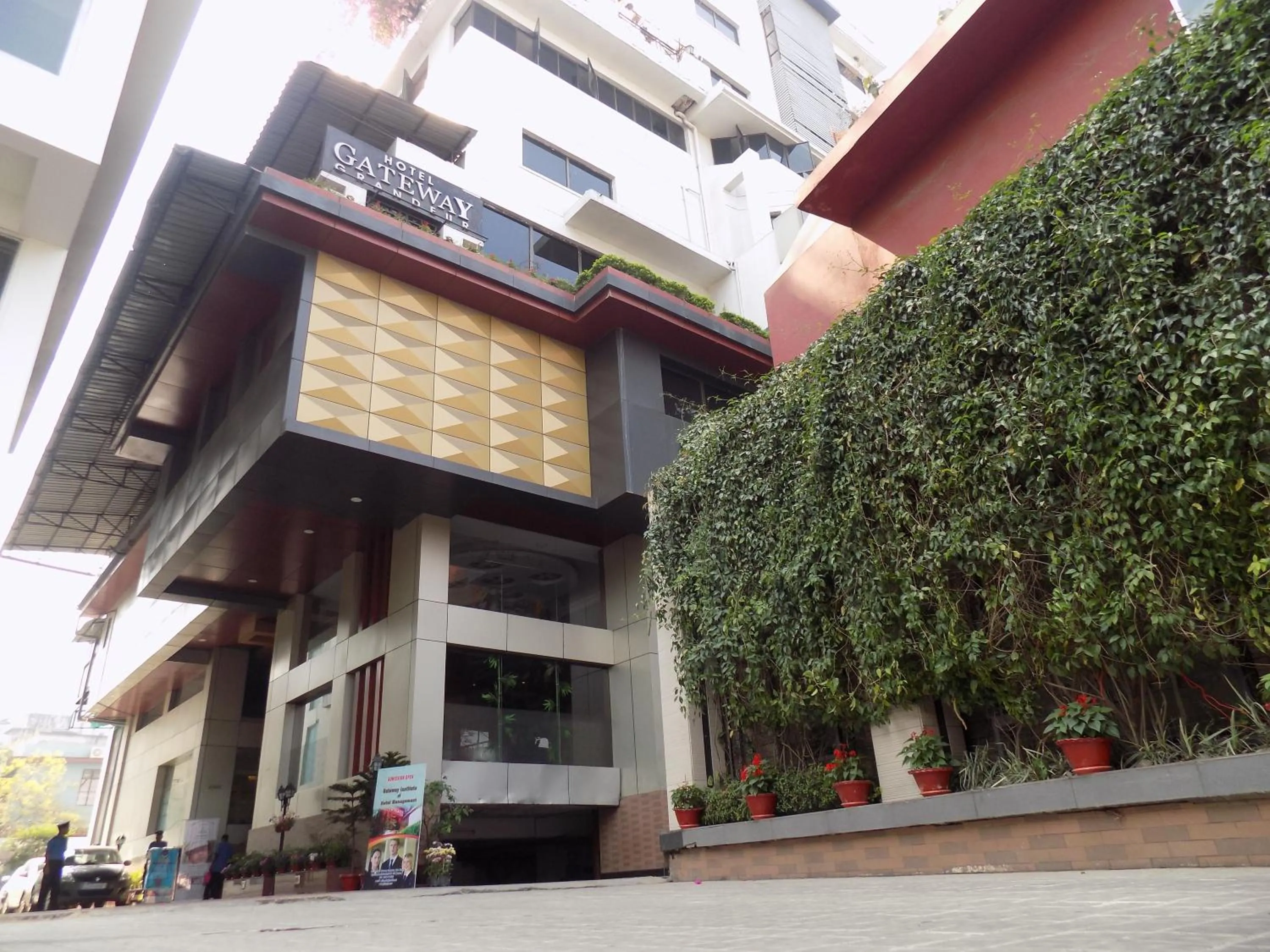 Facade/entrance in Hotel Gateway Grandeur