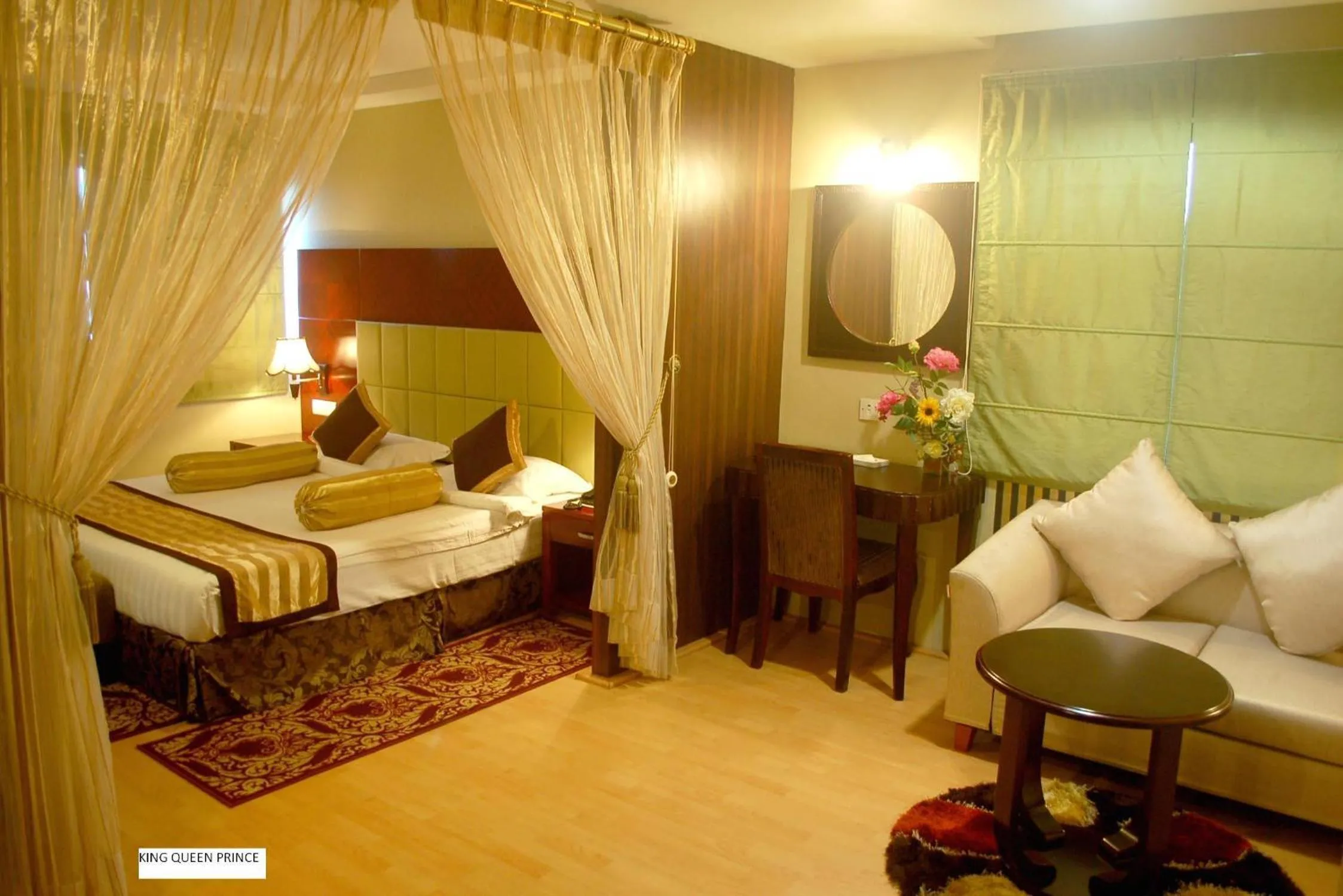 Photo of the whole room, Bed in Hotel Gateway Grandeur