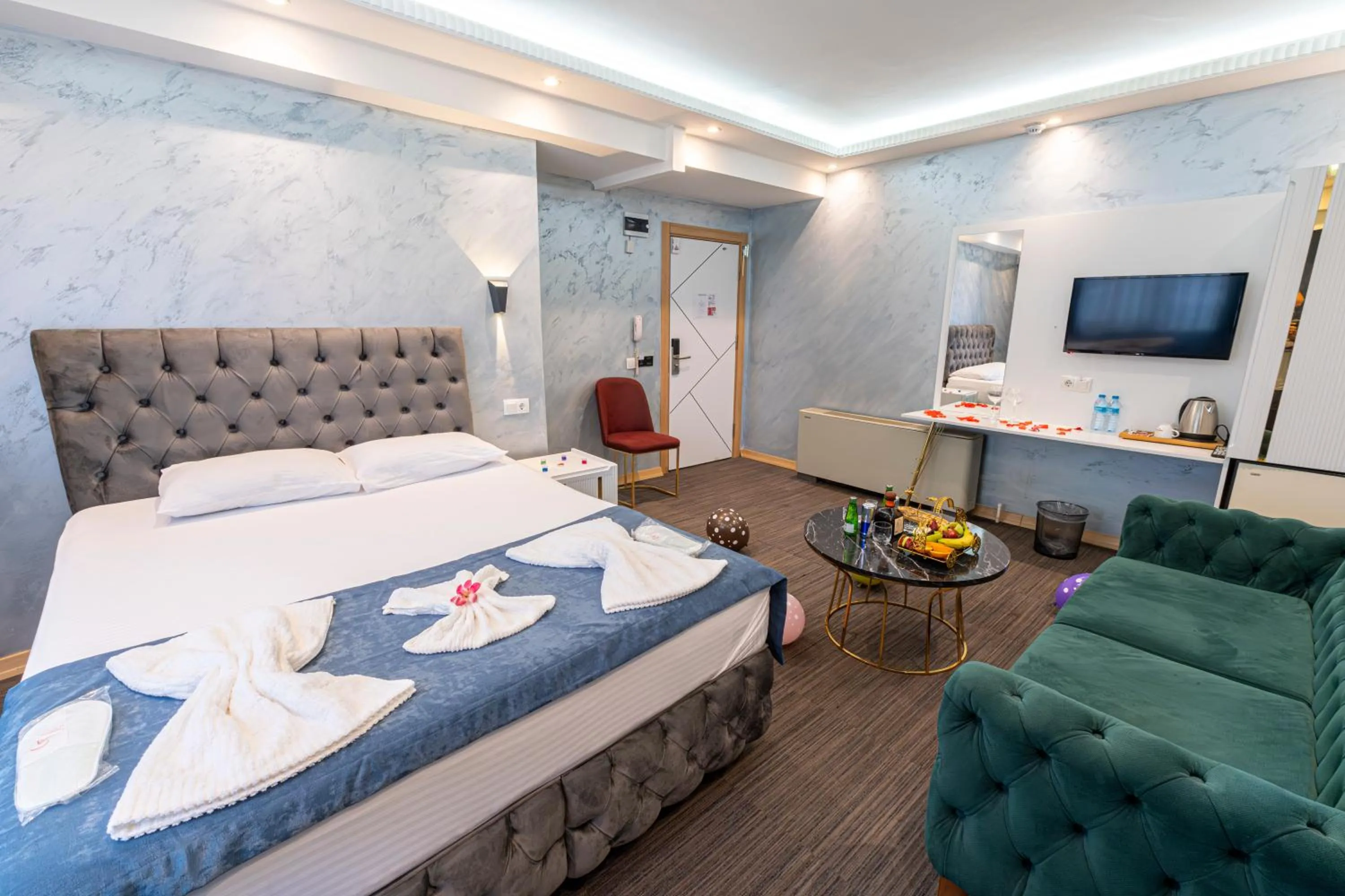 group of guests, Bed in Stay Suite Hotel