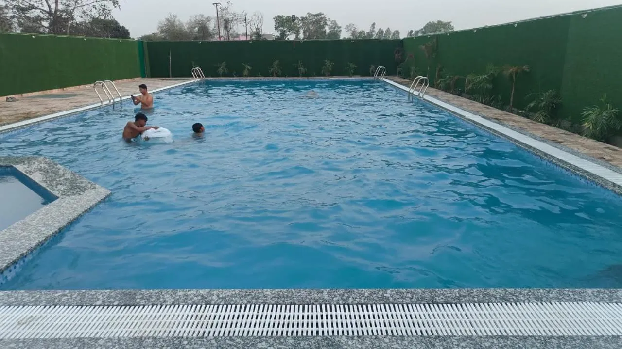 Swimming Pool in Shiva Palace by Golden Leaf Hotels