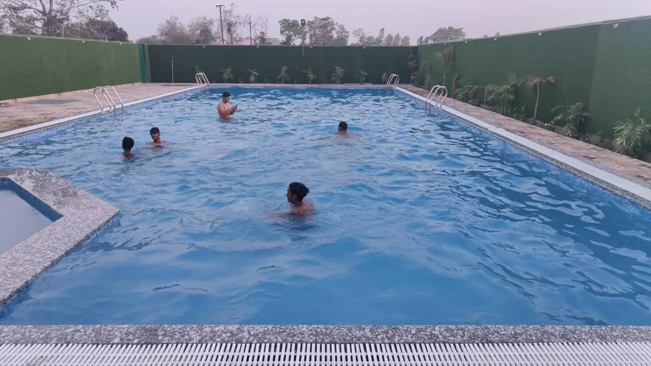 Swimming Pool in Shiva Palace by Golden Leaf Hotels