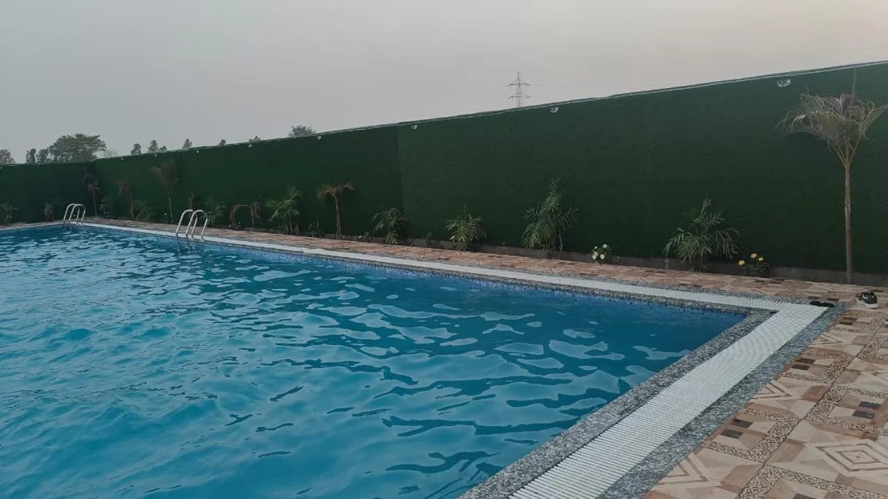 Swimming Pool in Shiva Palace by Golden Leaf Hotels