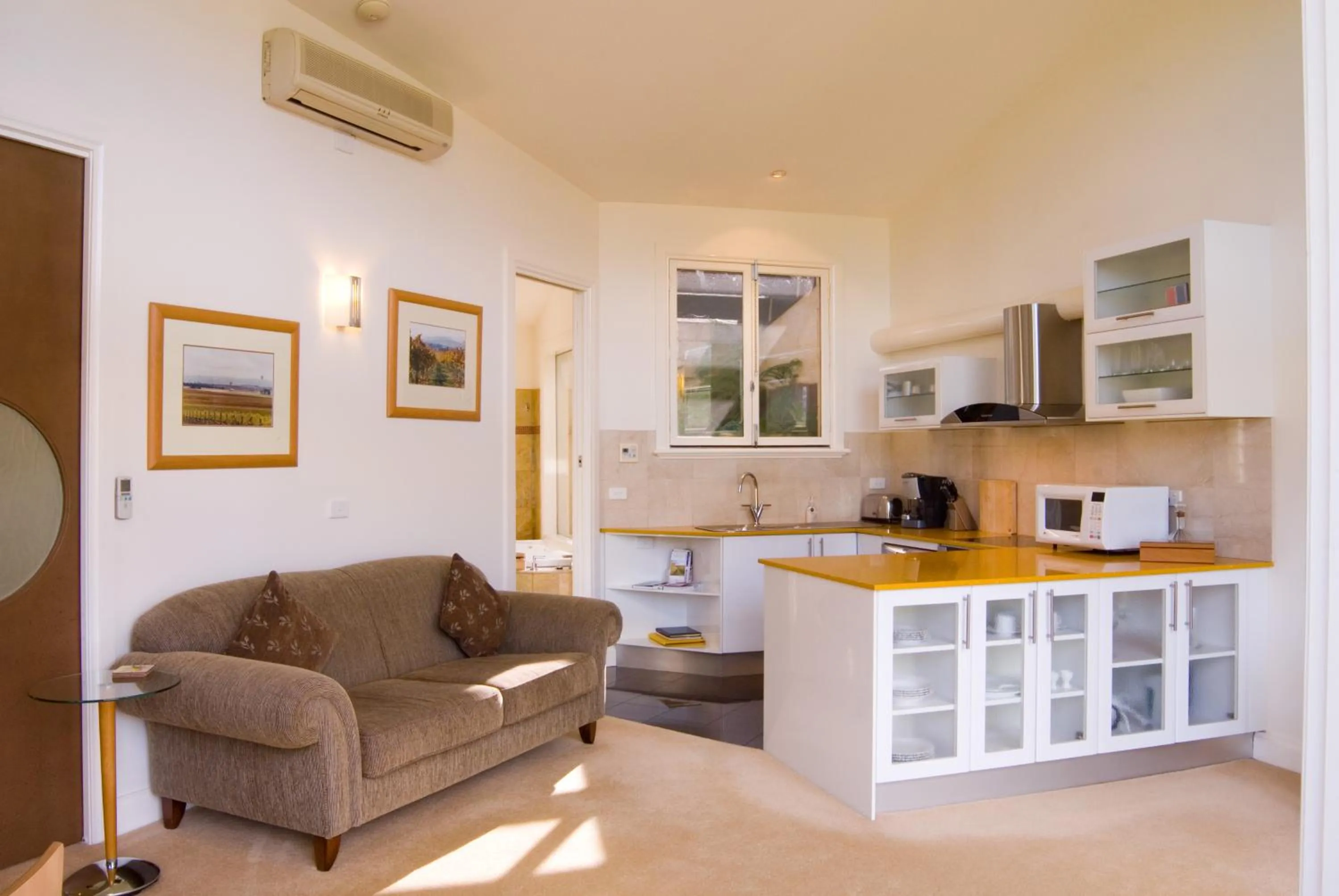 Kitchen/Kitchenette in The Gatehouse at Villa Raedward