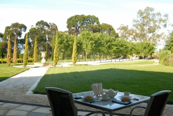 The Gatehouse at Villa Raedward