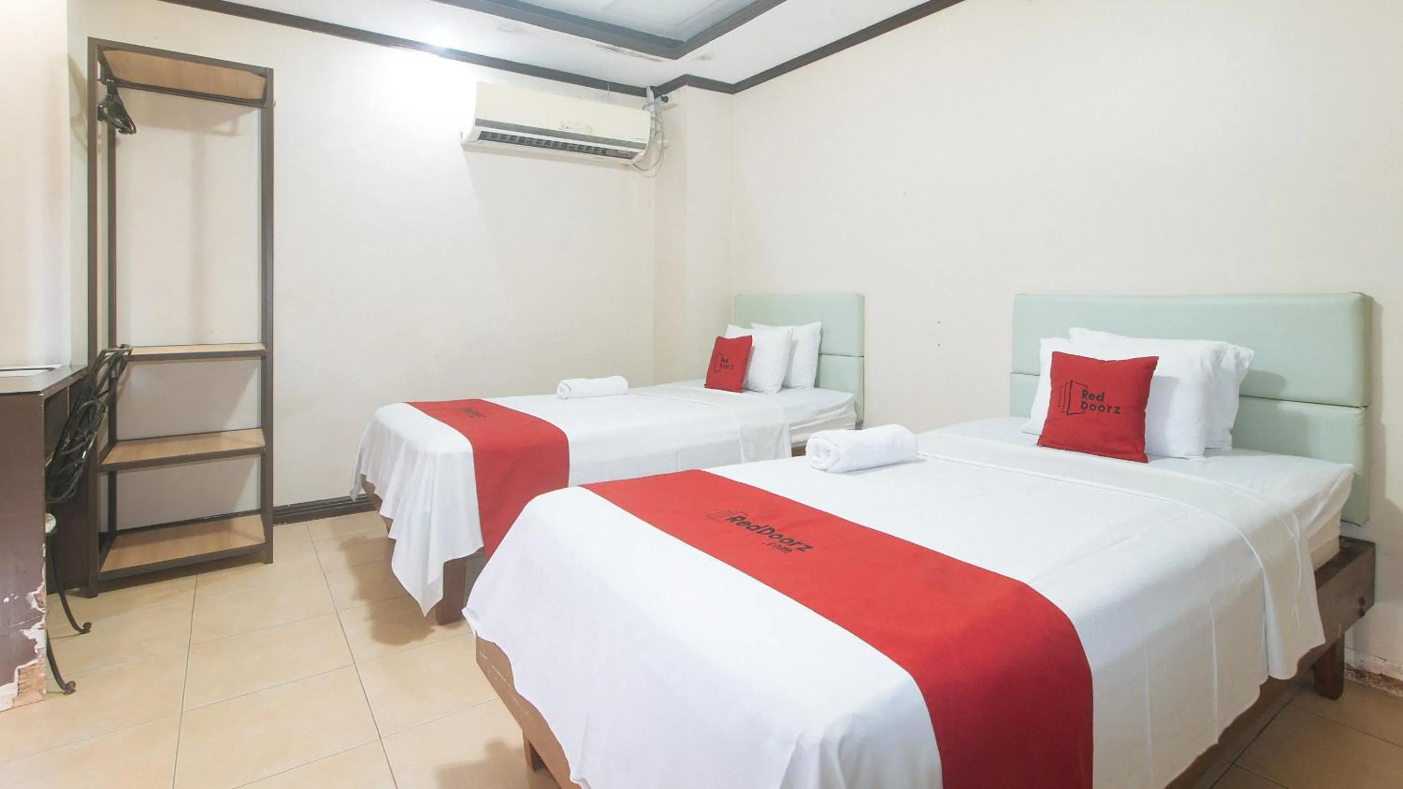 Bed in RedDoorz Plus New Era Budget Hotel Mabolo former RedDoorz near Landers Superstore Cebu City