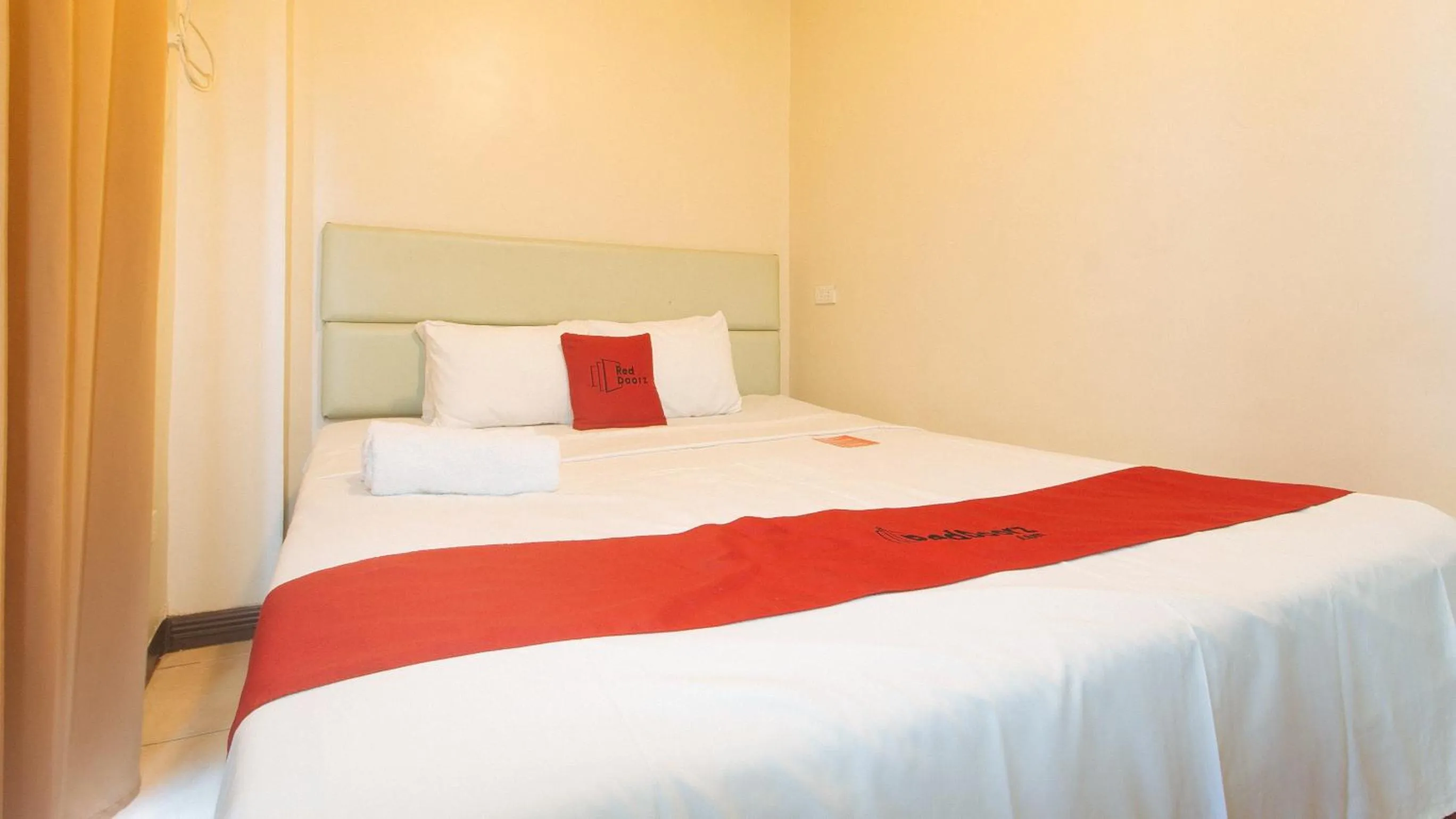 Bed in RedDoorz Plus New Era Budget Hotel Mabolo former RedDoorz near Landers Superstore Cebu City