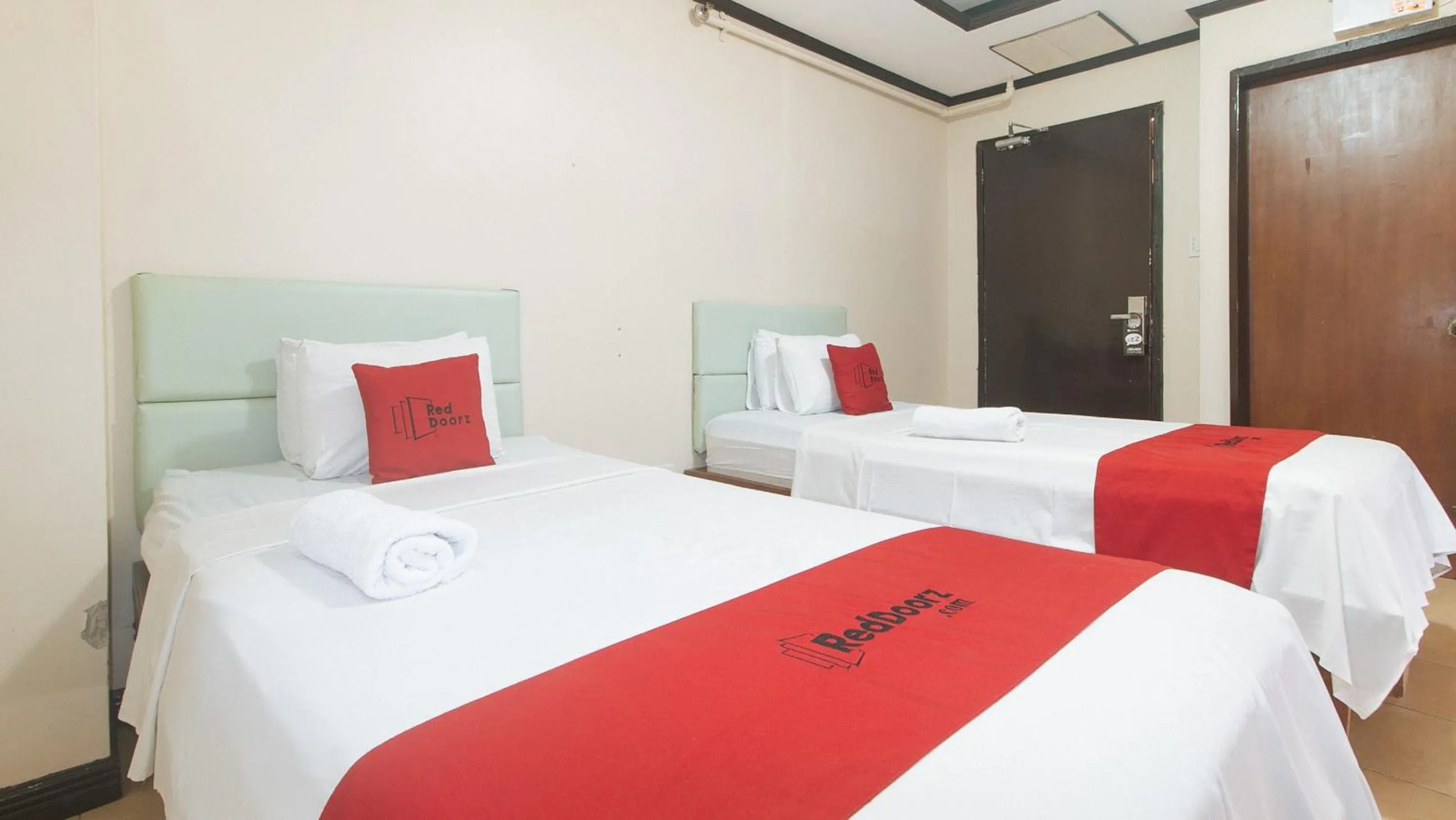 Photo of the whole room, Bed in RedDoorz Plus New Era Budget Hotel Mabolo former RedDoorz near Landers Superstore Cebu City