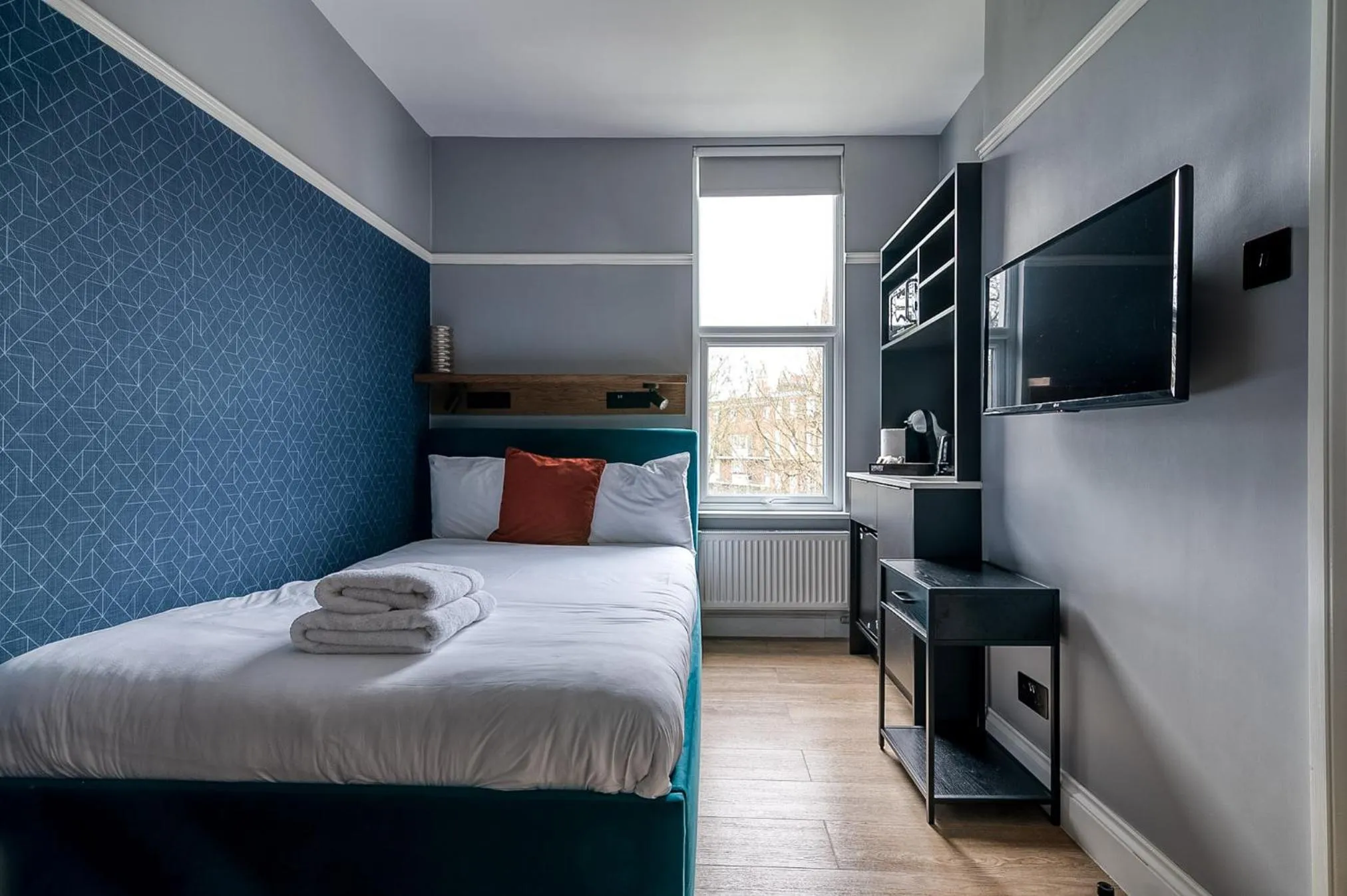 Bed in Kensington Rooms - Warwick Road