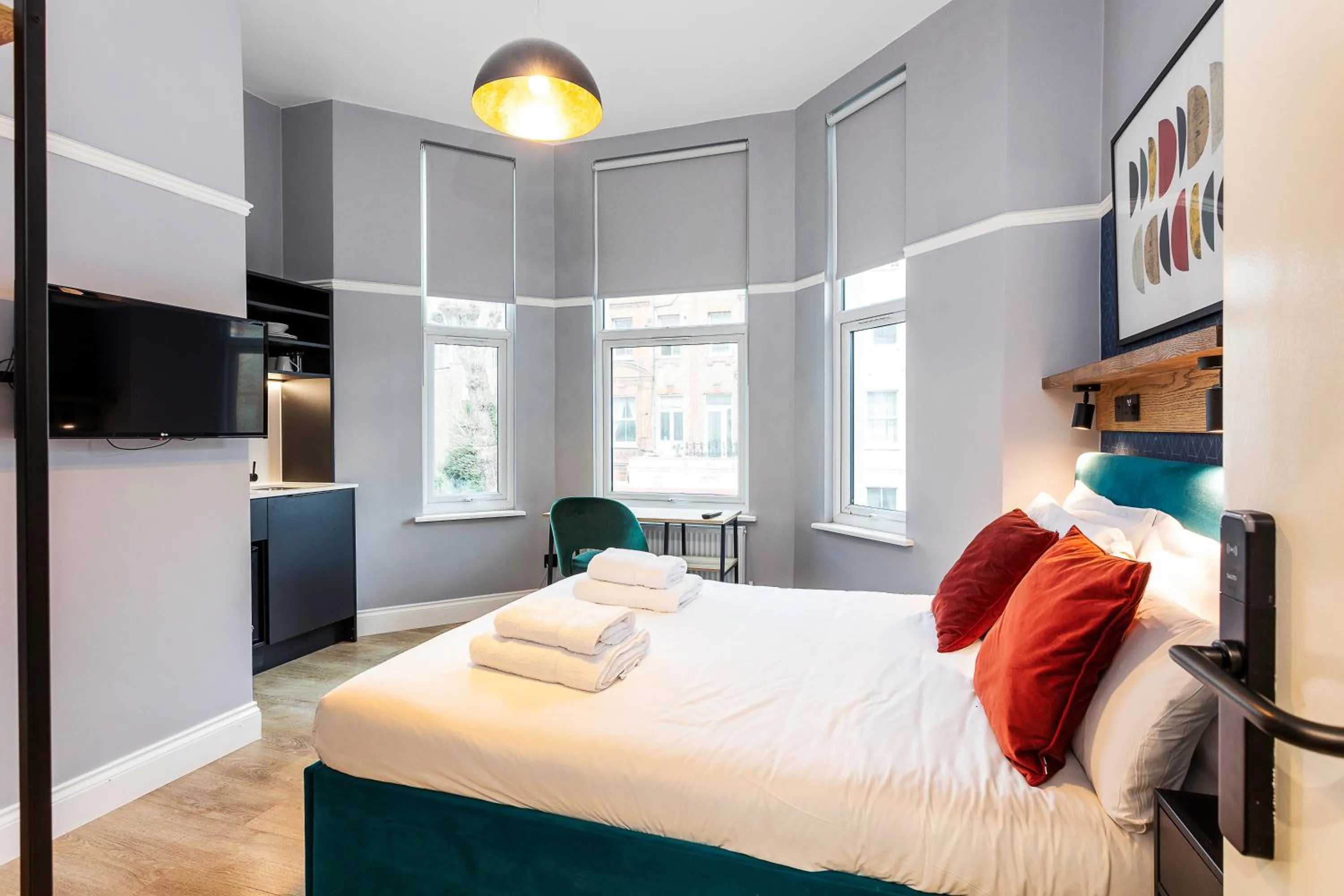 Bed in Kensington Rooms - Warwick Road