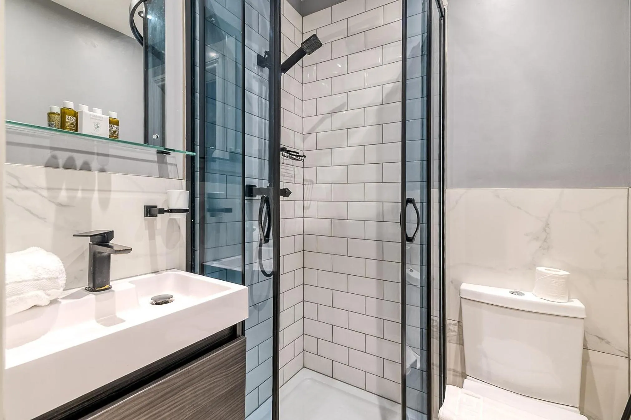 Shower in Kensington Rooms - Warwick Road