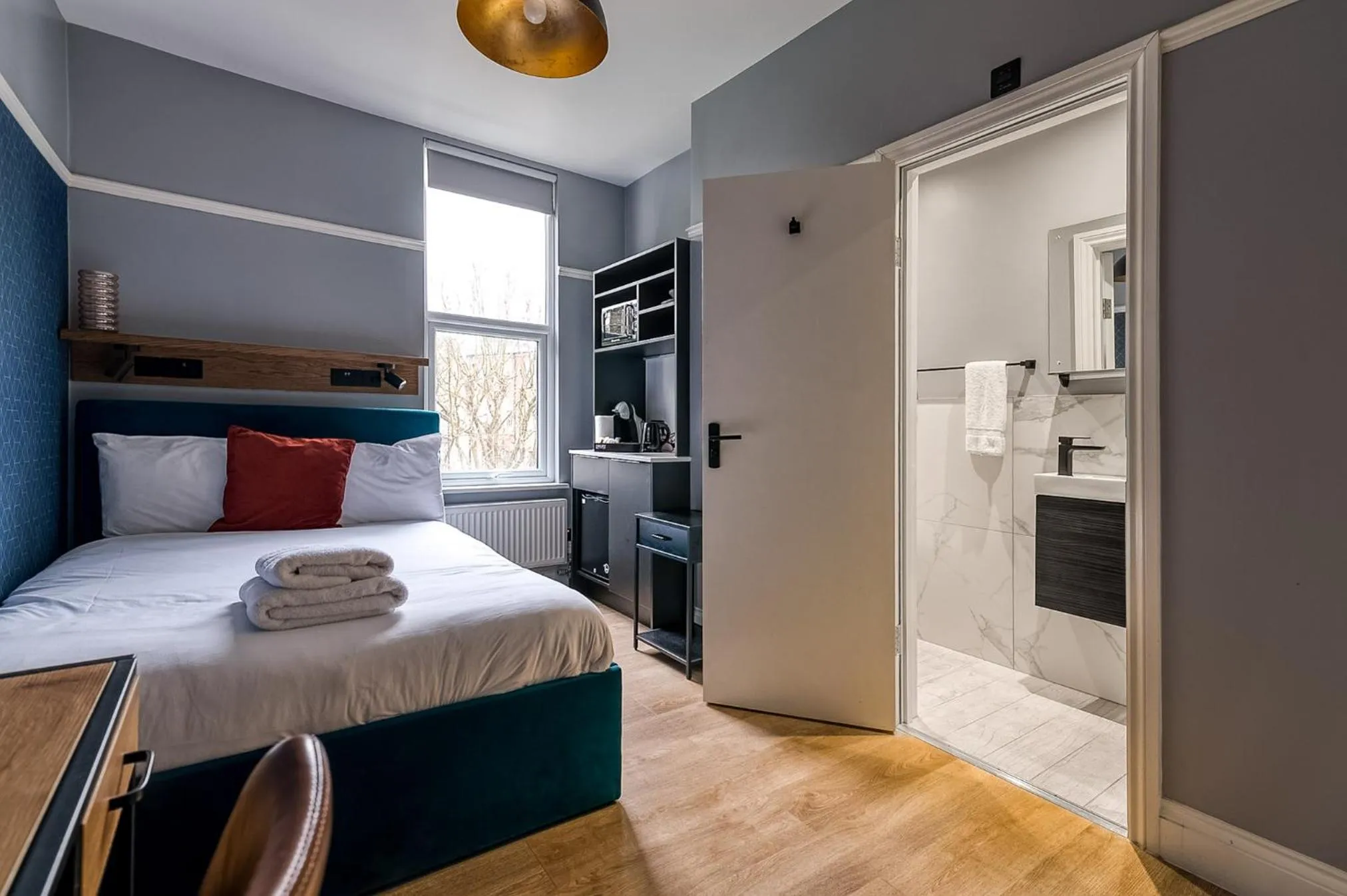 Photo of the whole room in Kensington Rooms - Warwick Road