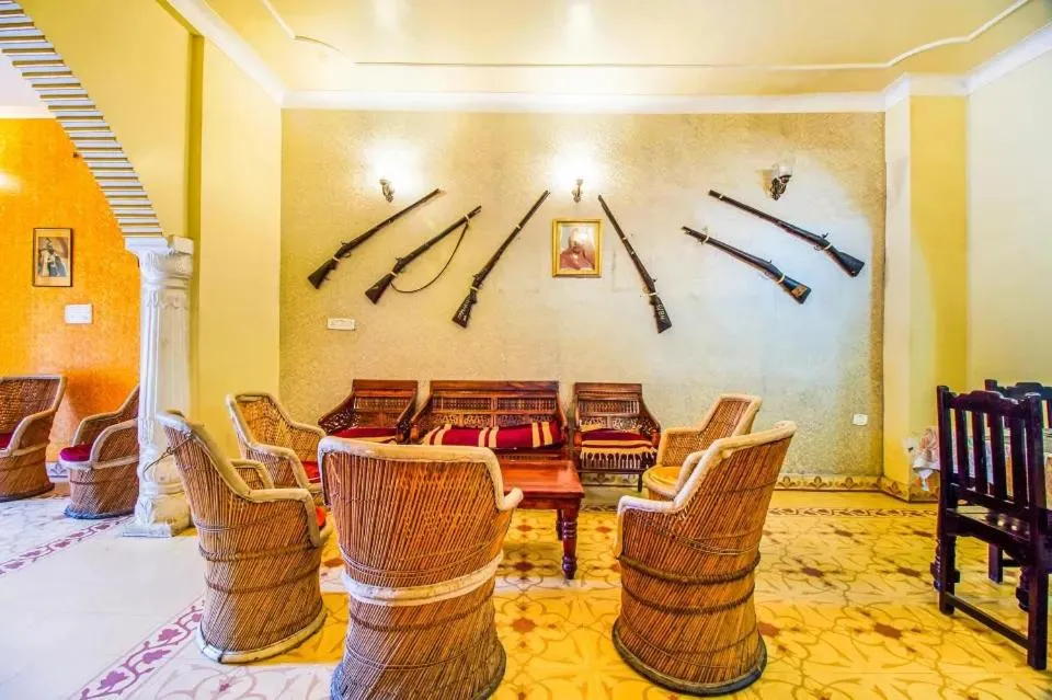 Restaurant/places to eat in Hotel Utsav Niwas