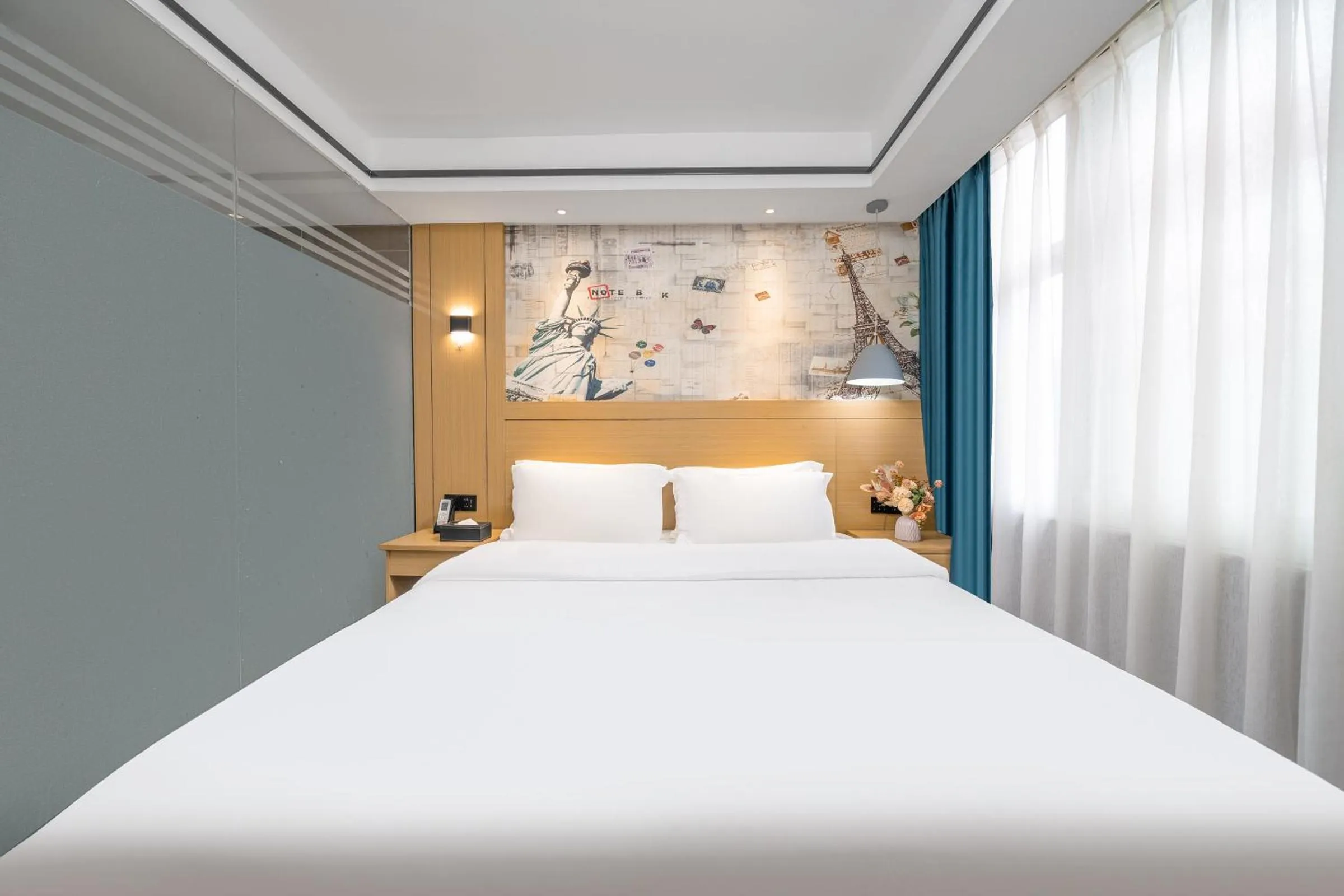 Bed in Yi Nuo Hotel Guangzhou