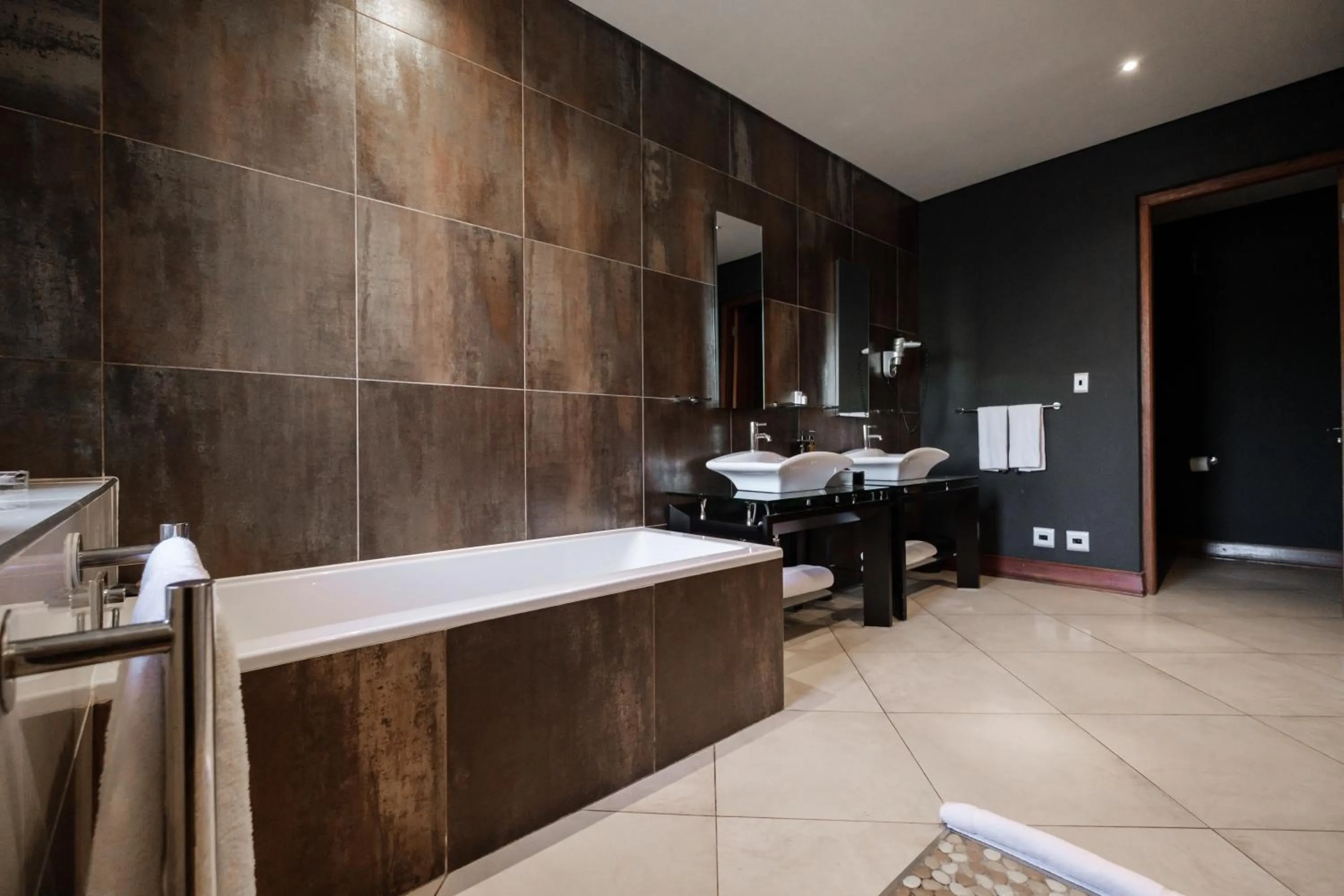 Riboville Boutique Hotel And Restaurant