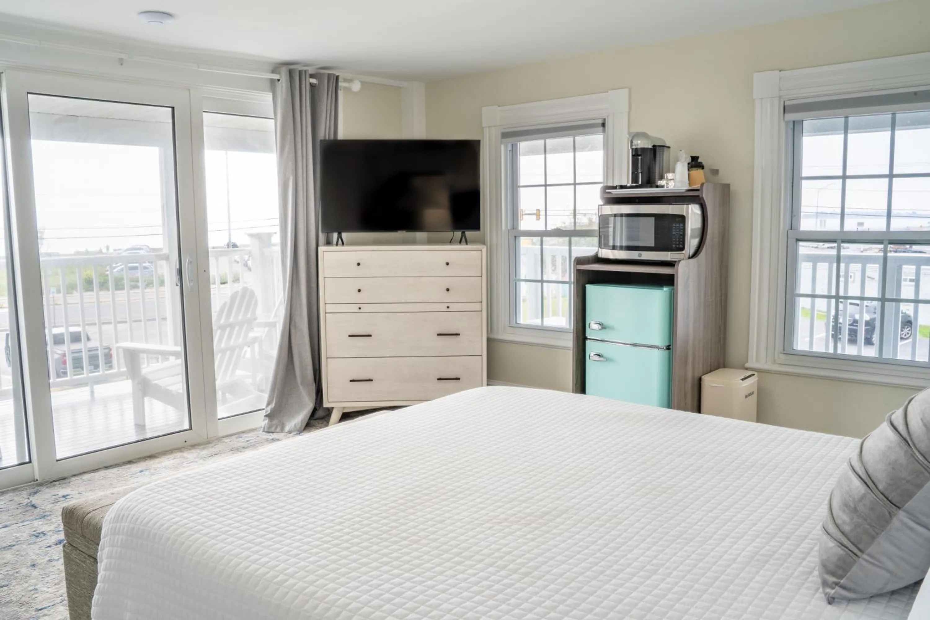 Photo of the whole room, Bed in 935 Ocean, a Beachside Inn
