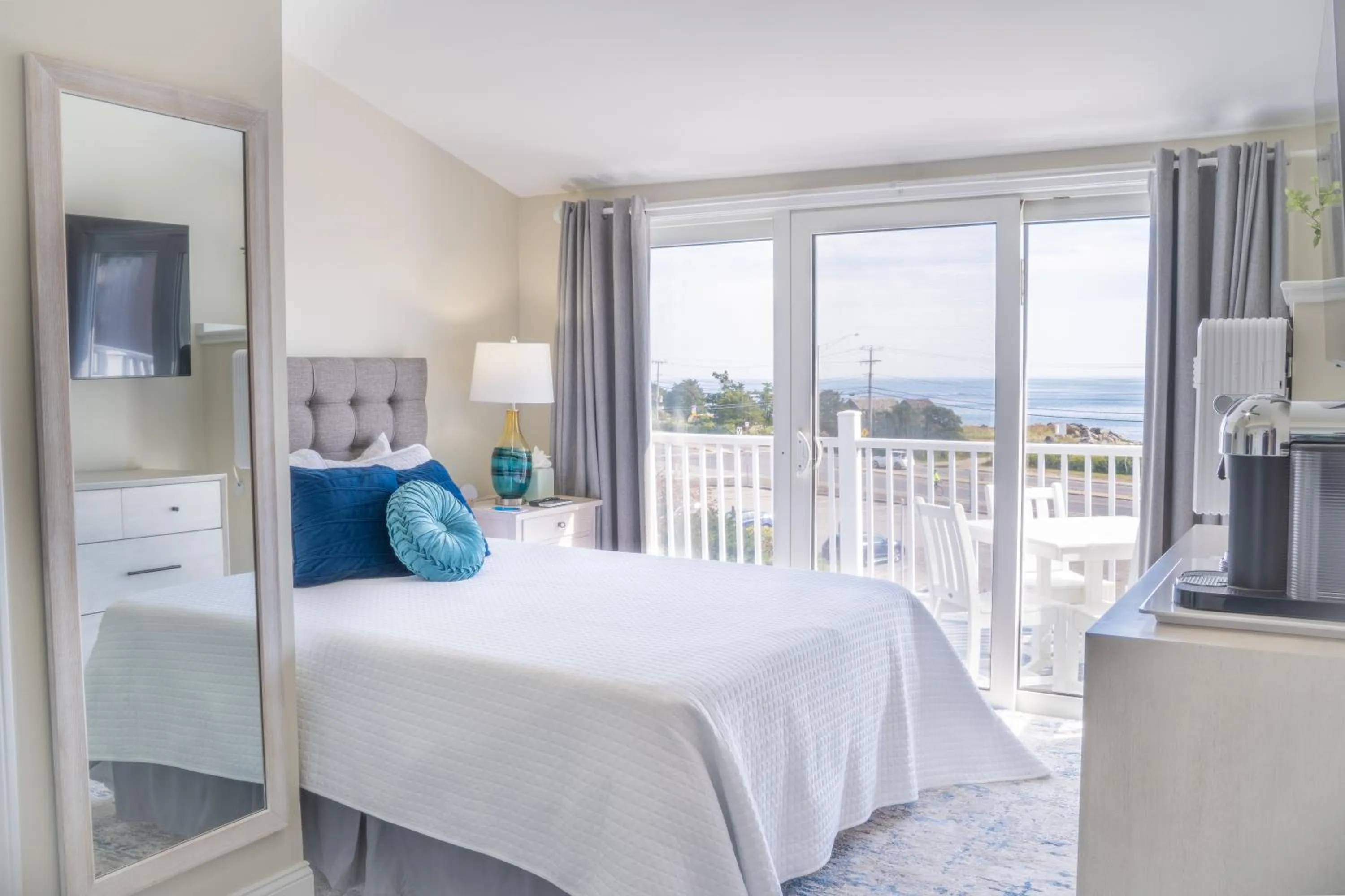 Bed in 935 Ocean, a Beachside Inn