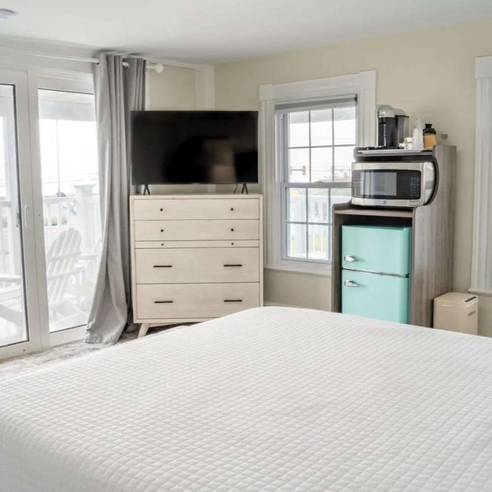 TV and multimedia, Bed in 935 Ocean, a Beachside Inn