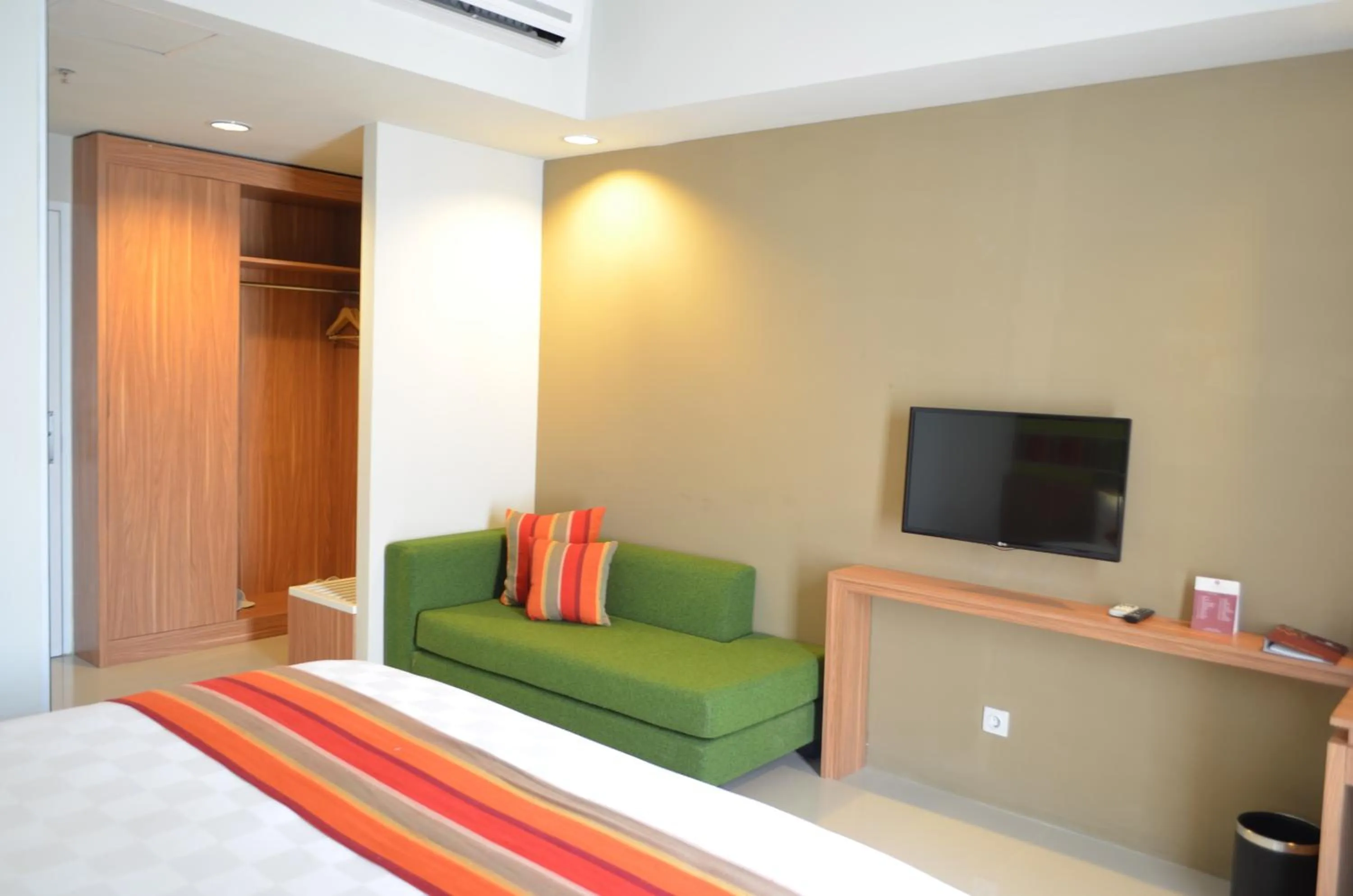 Photo of the whole room in Kyriad Hotel Airport Jakarta